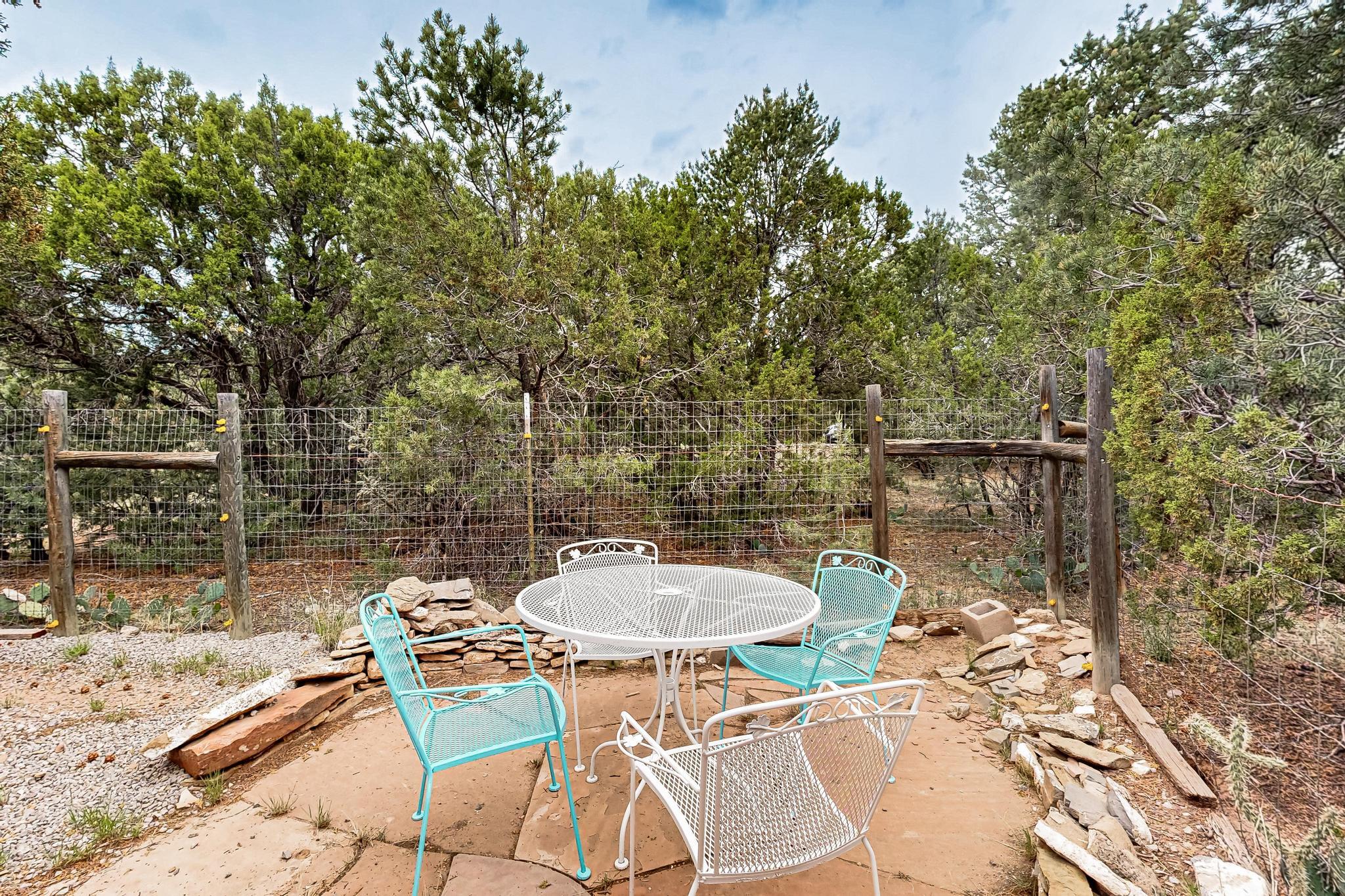 6 WESTERN SADDLE Drive