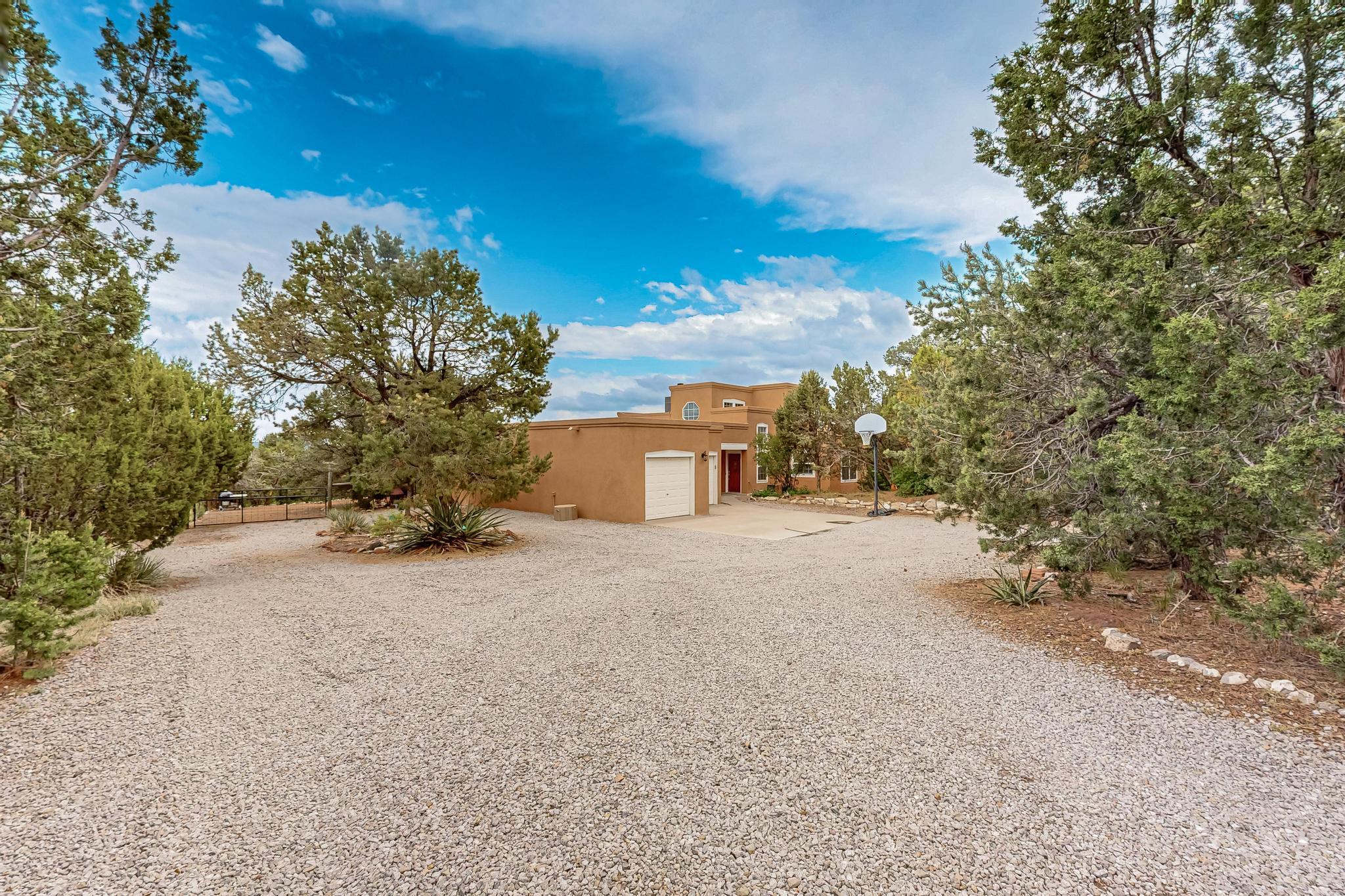 6 WESTERN SADDLE Drive