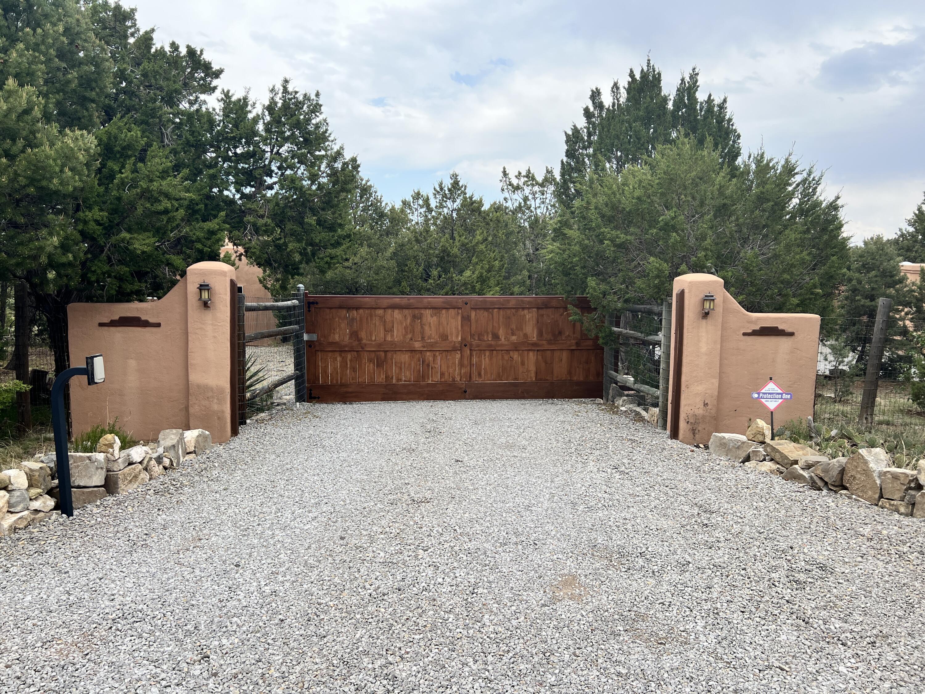 6 WESTERN SADDLE Drive