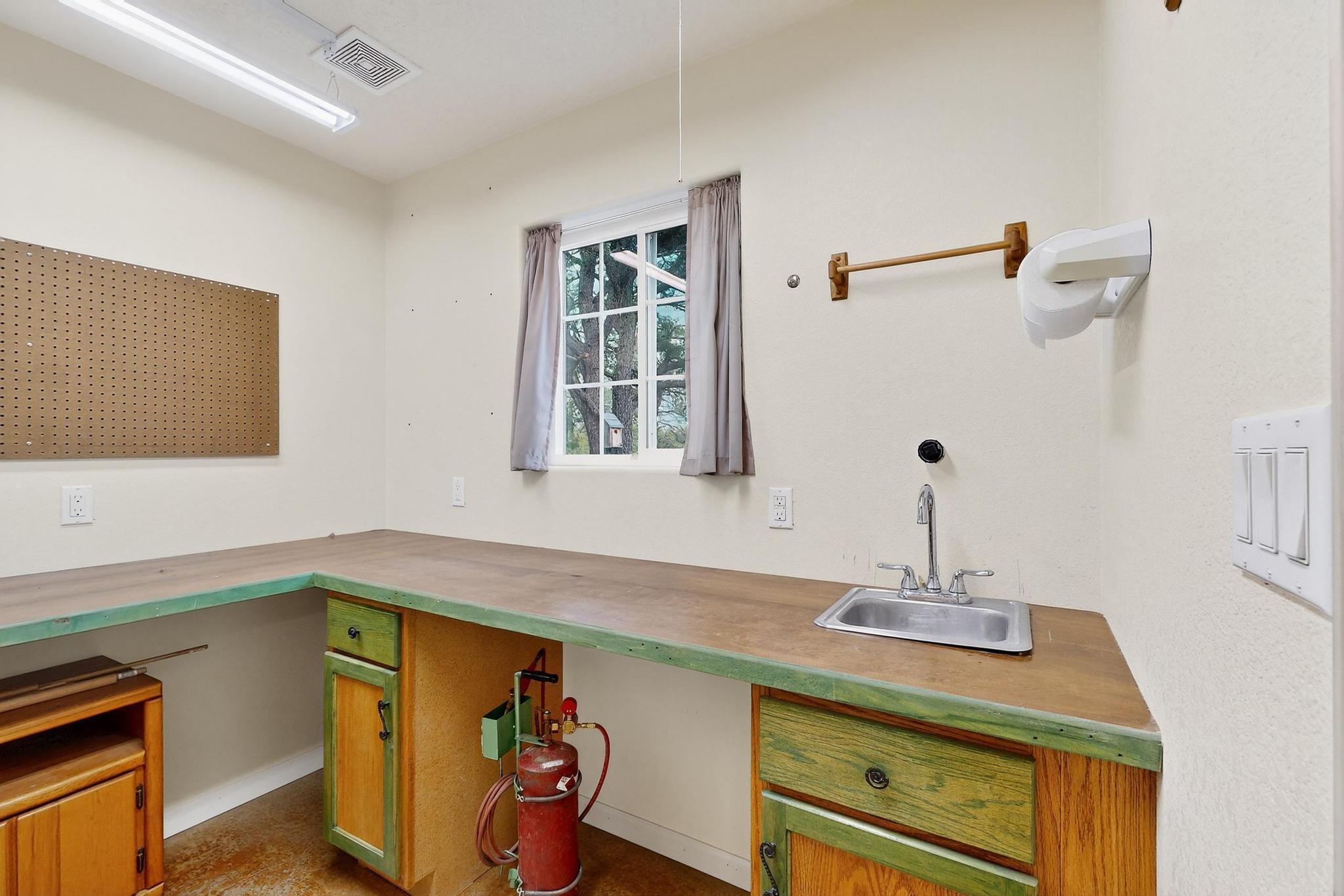 6 WESTERN SADDLE Drive