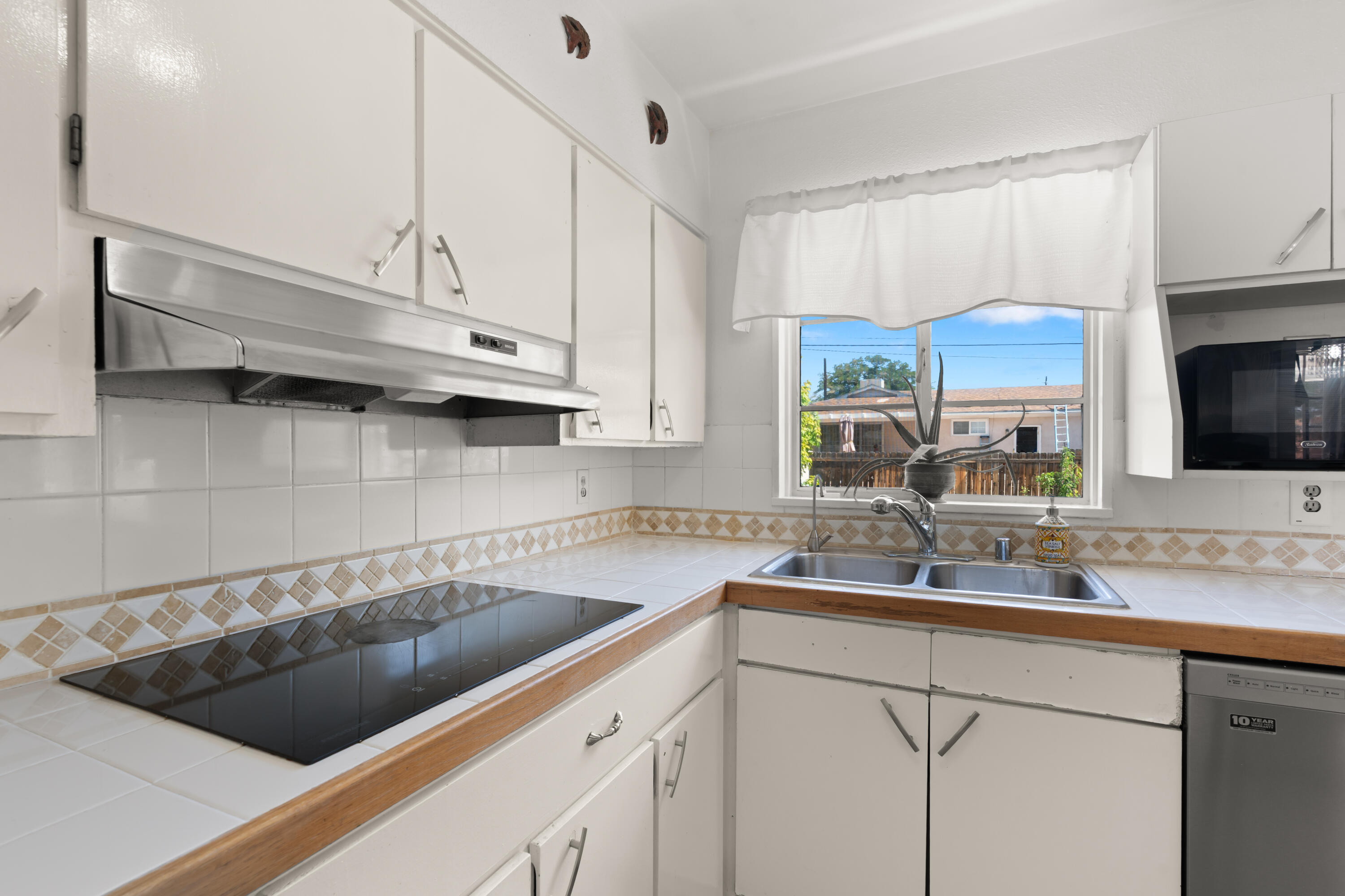 3913 GOODRICH Avenue NE