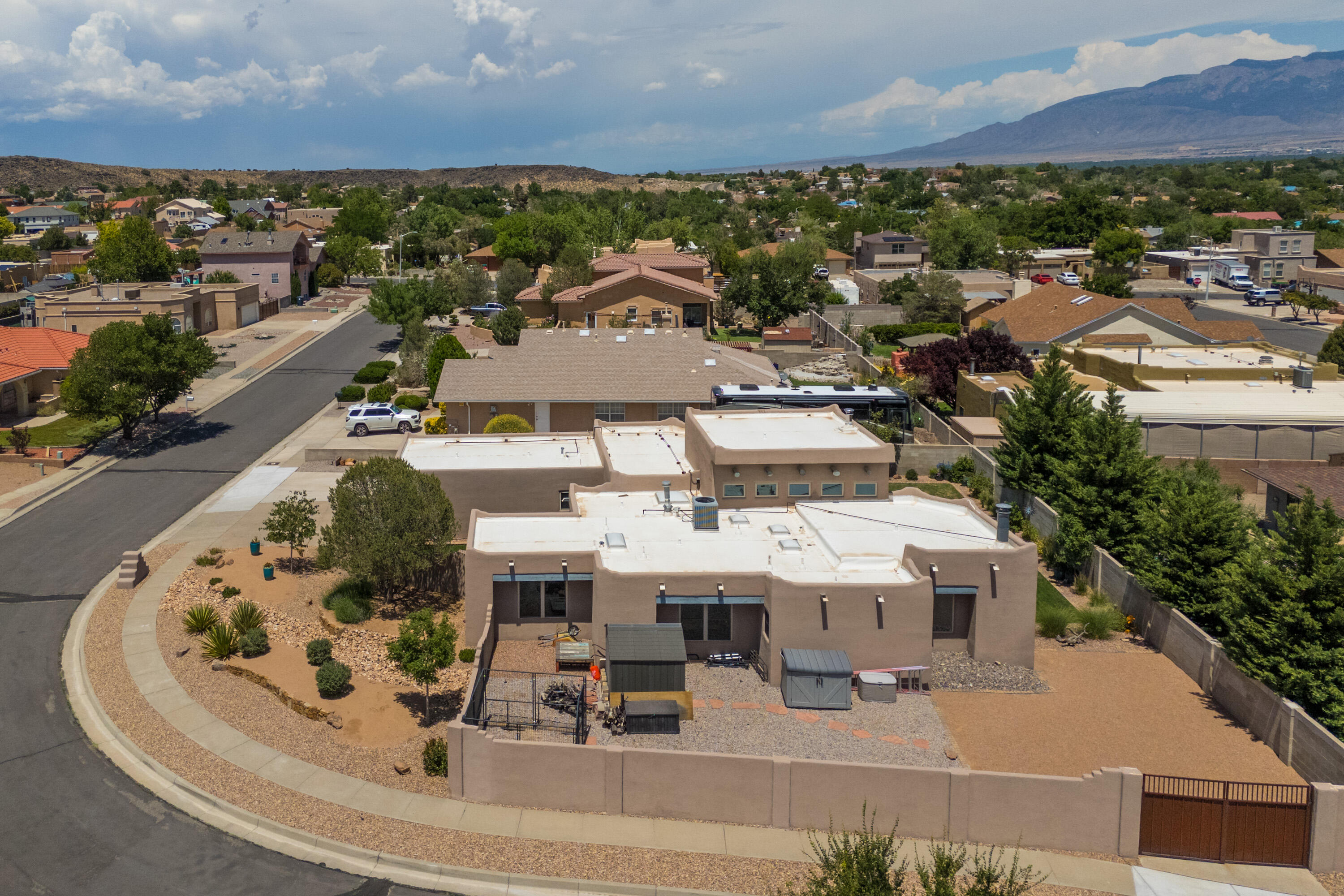 6816 TAMARISK Place NW