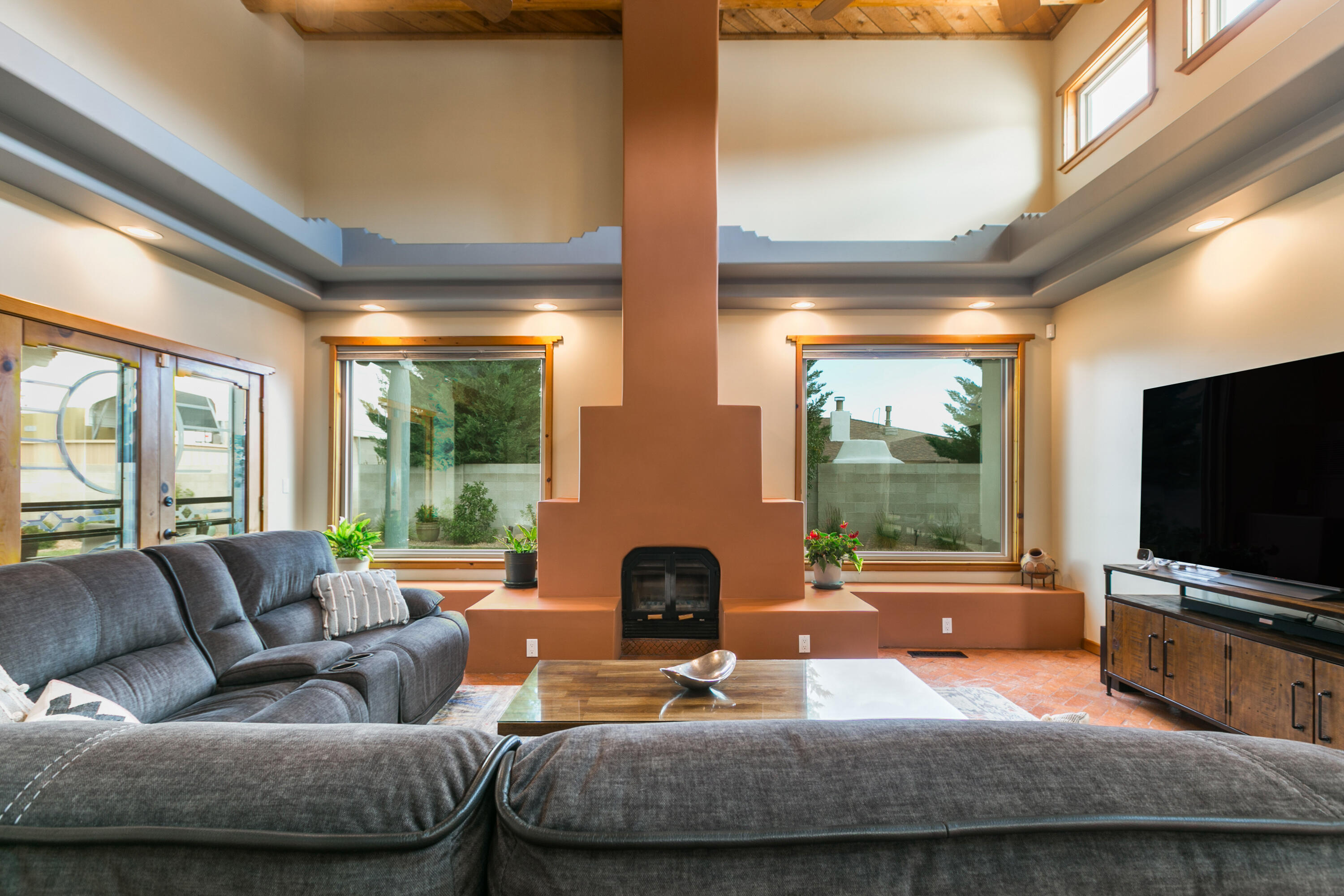 6816 TAMARISK Place NW