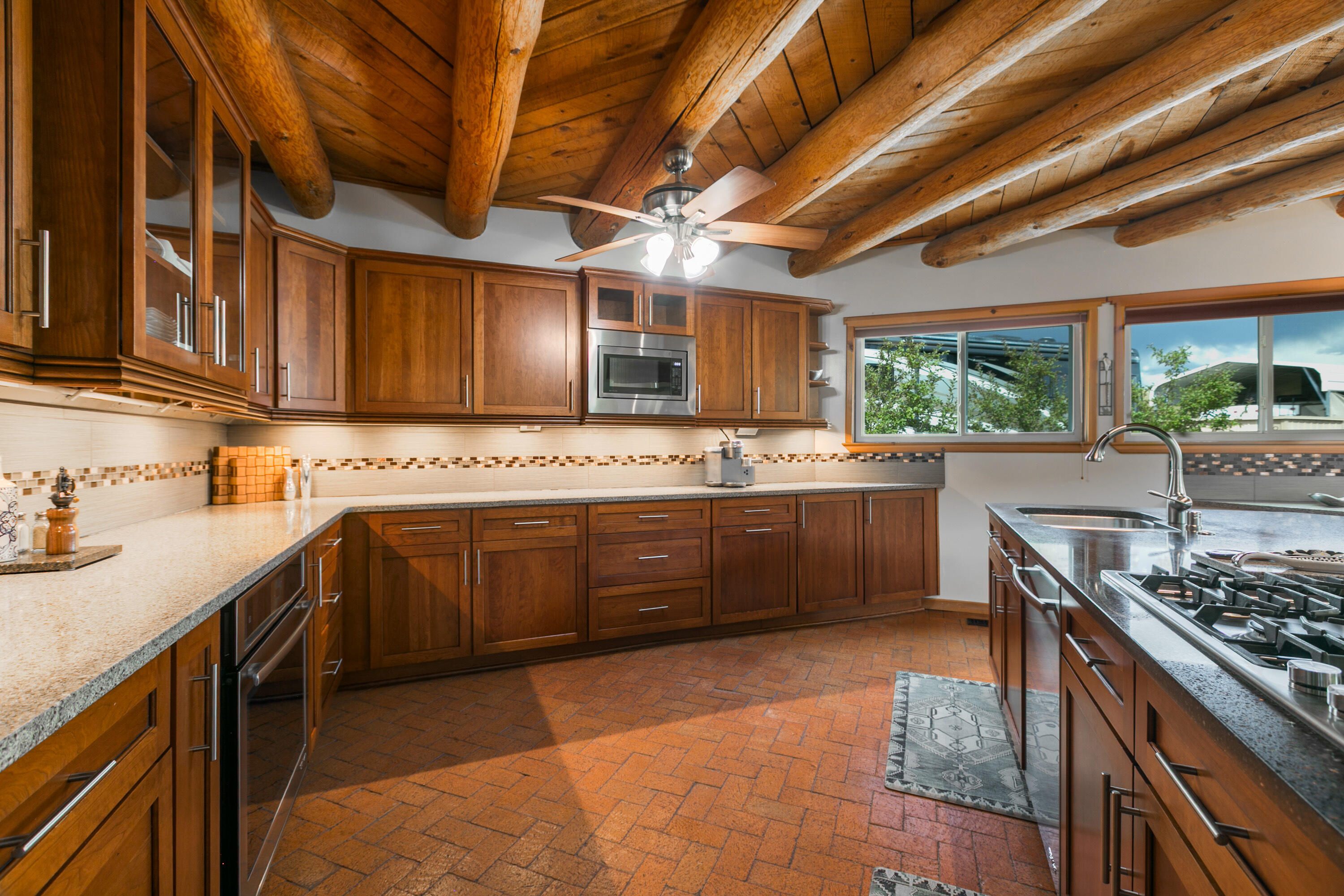 6816 TAMARISK Place NW