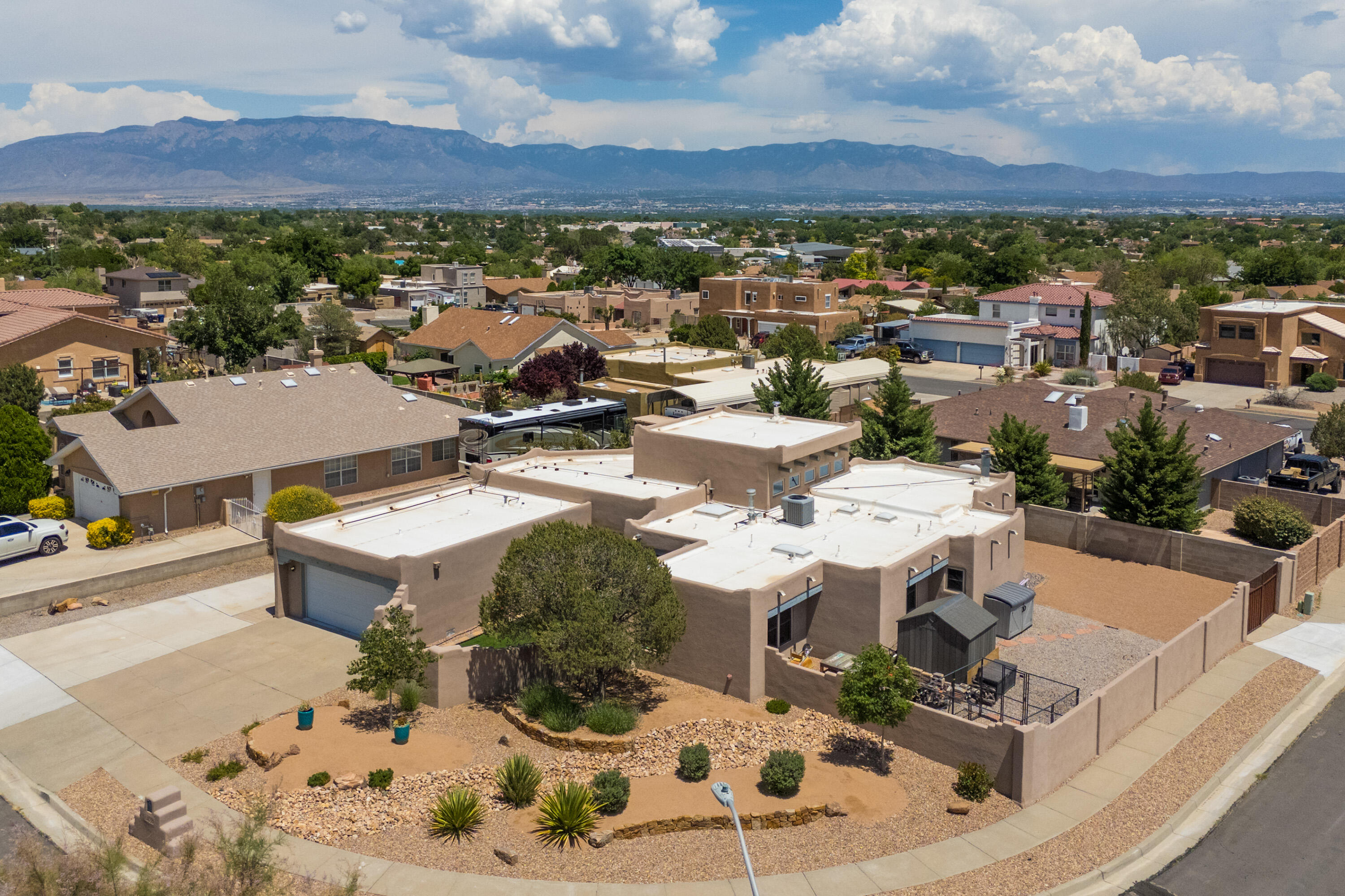 6816 TAMARISK Place NW