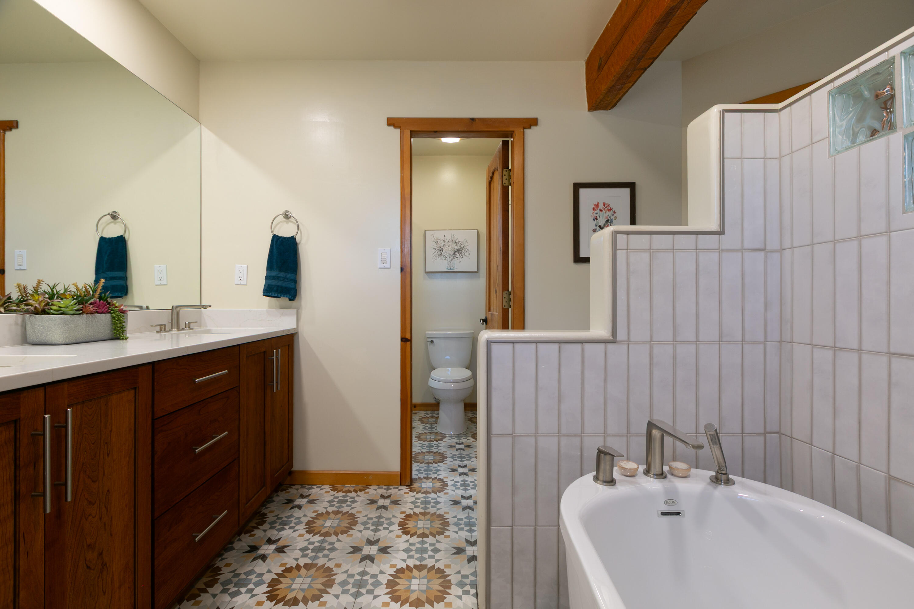 6816 TAMARISK Place NW