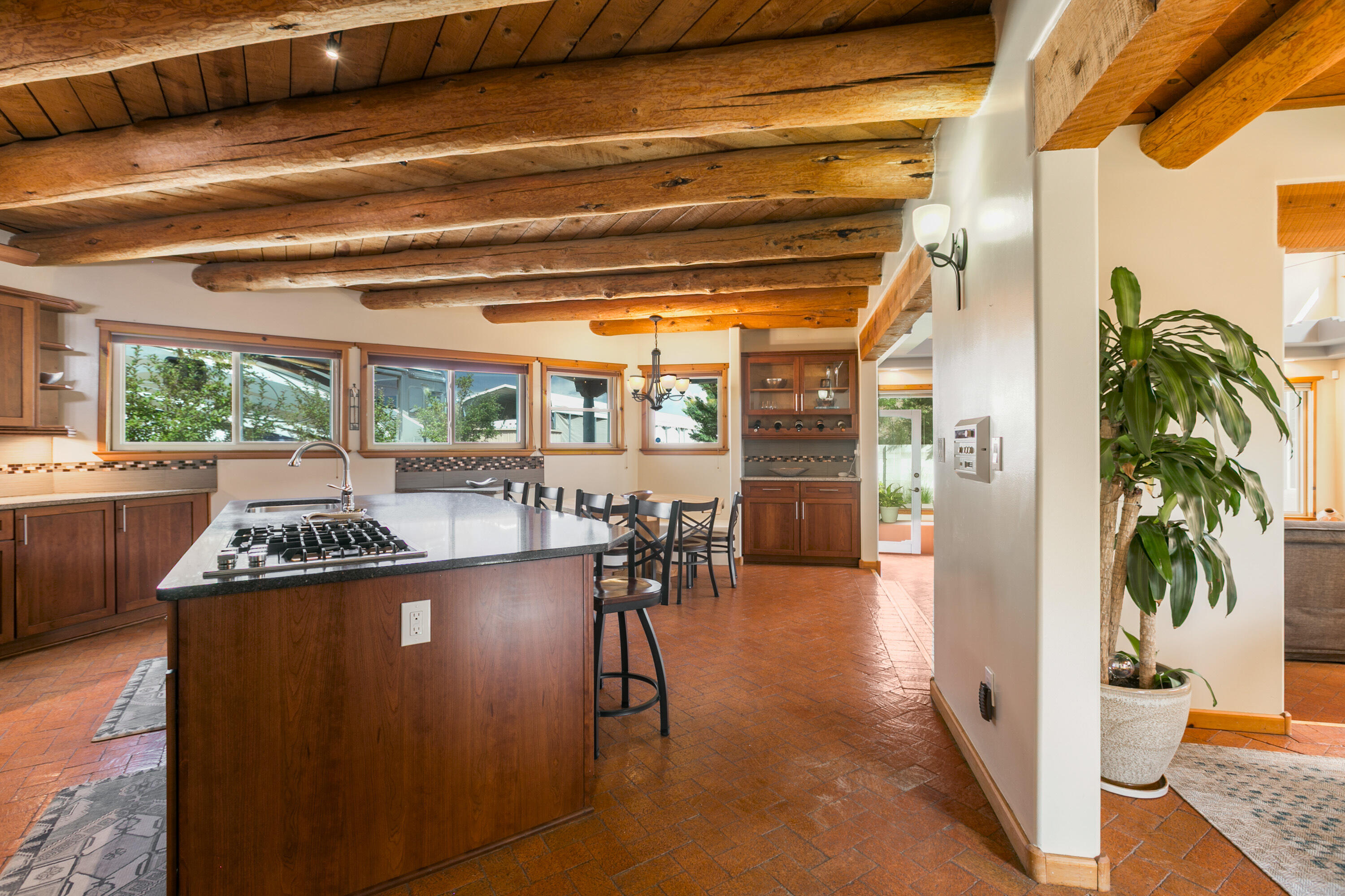 6816 TAMARISK Place NW