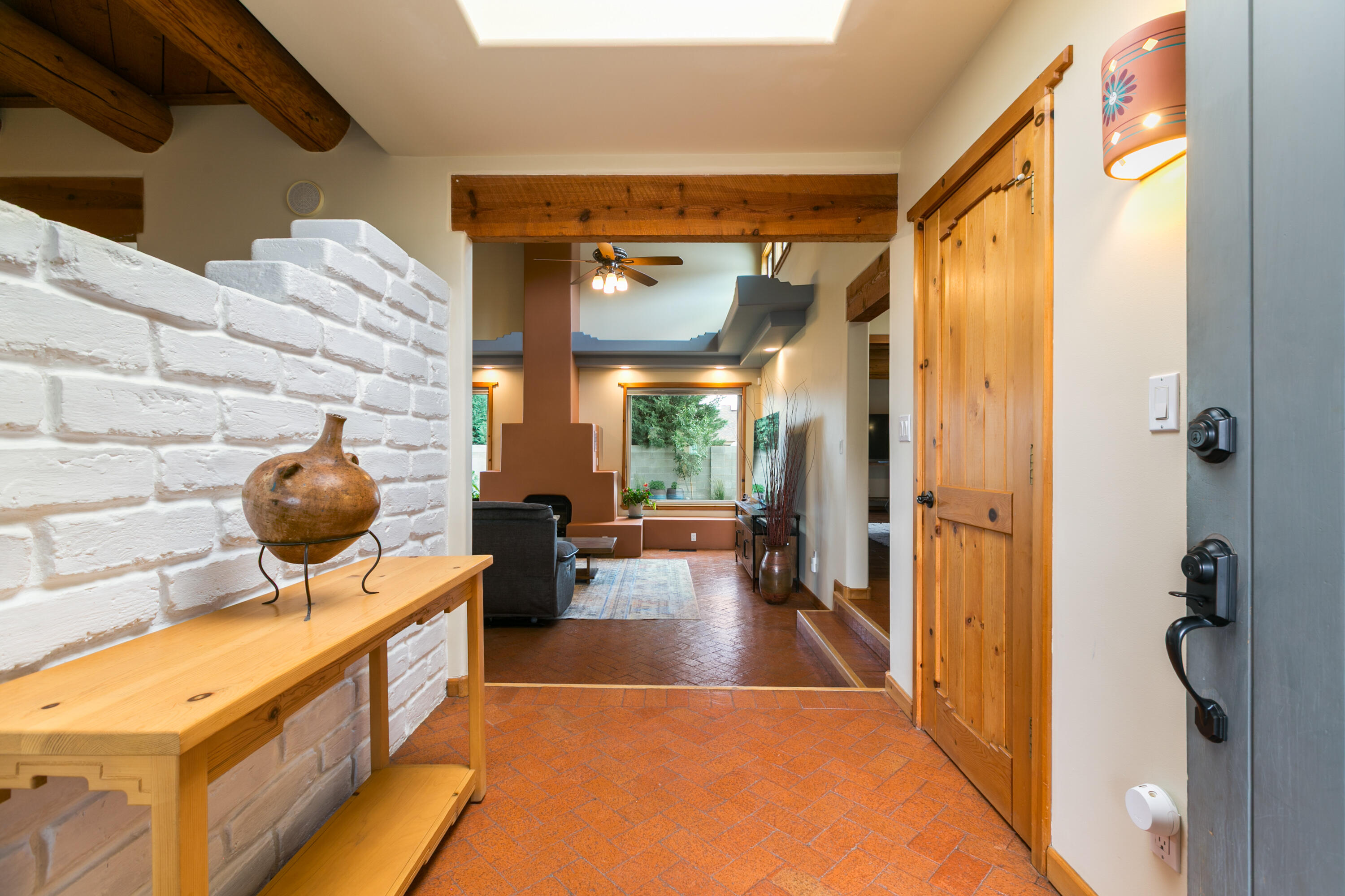 6816 TAMARISK Place NW