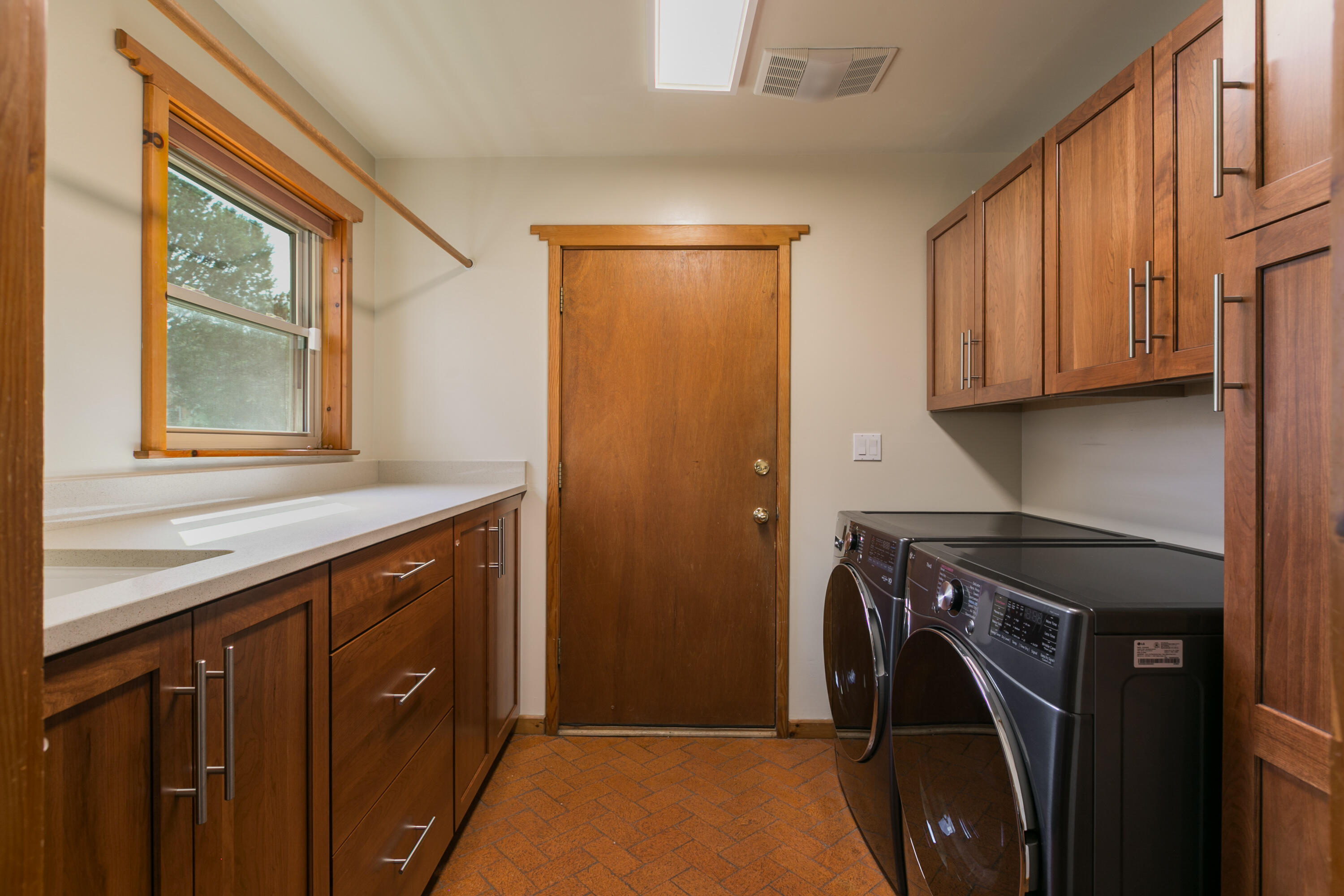 6816 TAMARISK Place NW