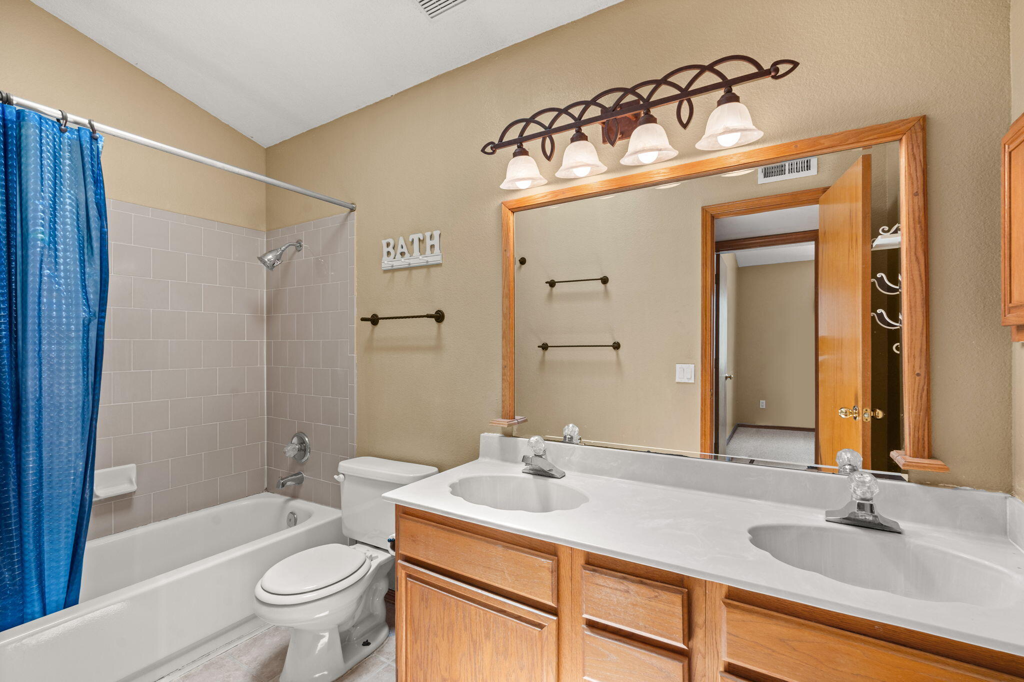 7104 SUNROSE Drive NW