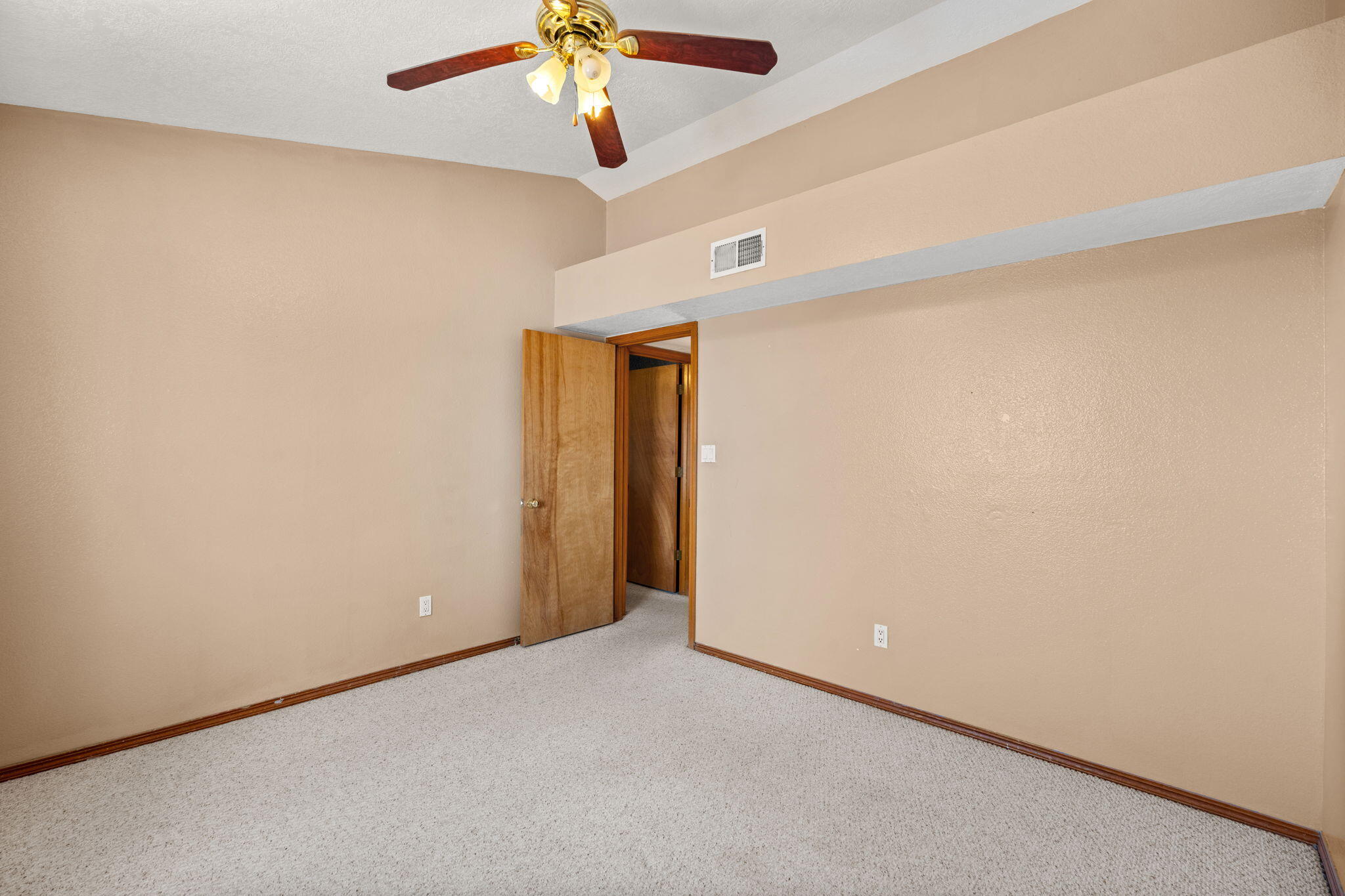 7104 SUNROSE Drive NW