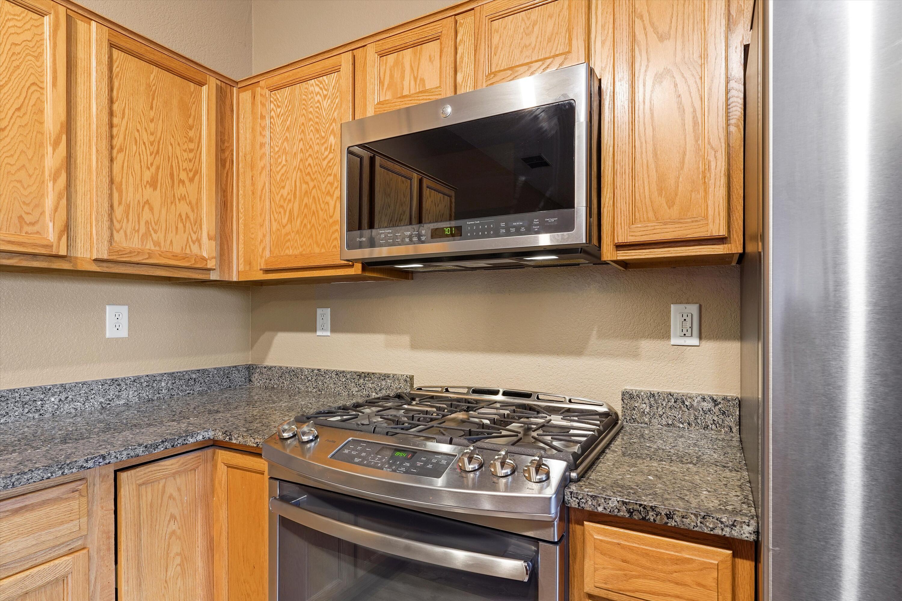 5443 RESERVE Court NE