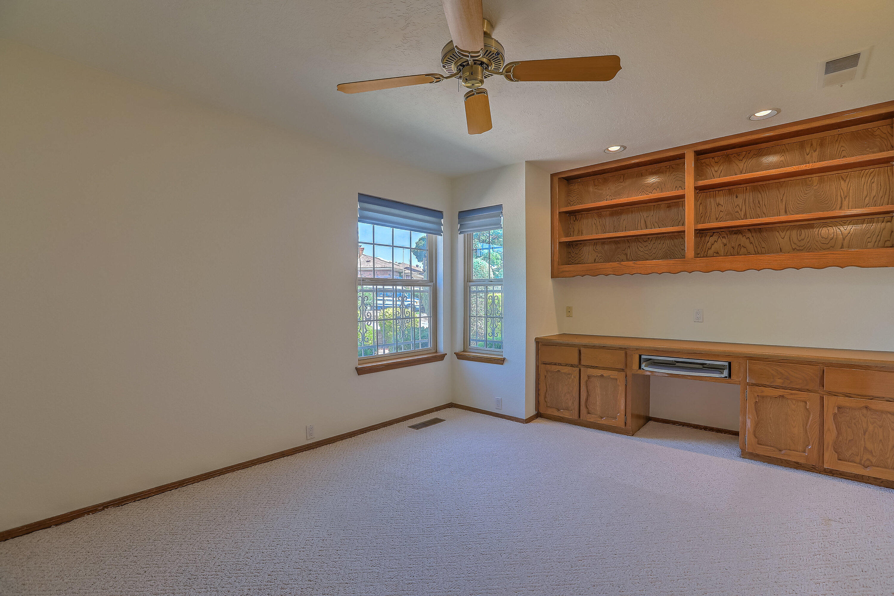 9339 ADMIRAL LOWELL Place NE