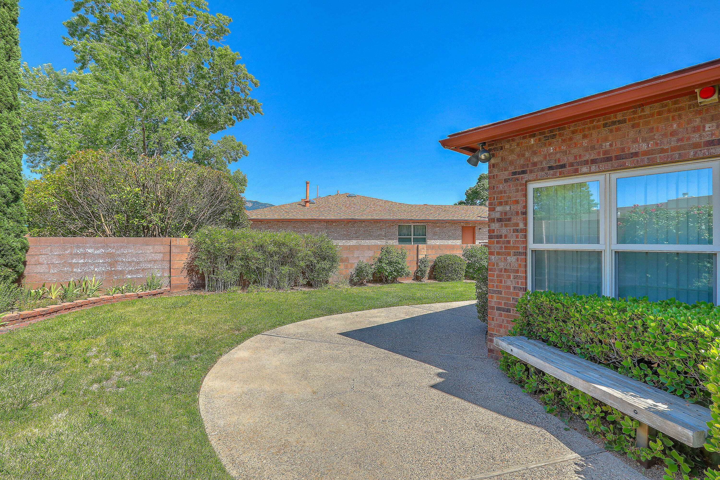 9339 ADMIRAL LOWELL Place NE