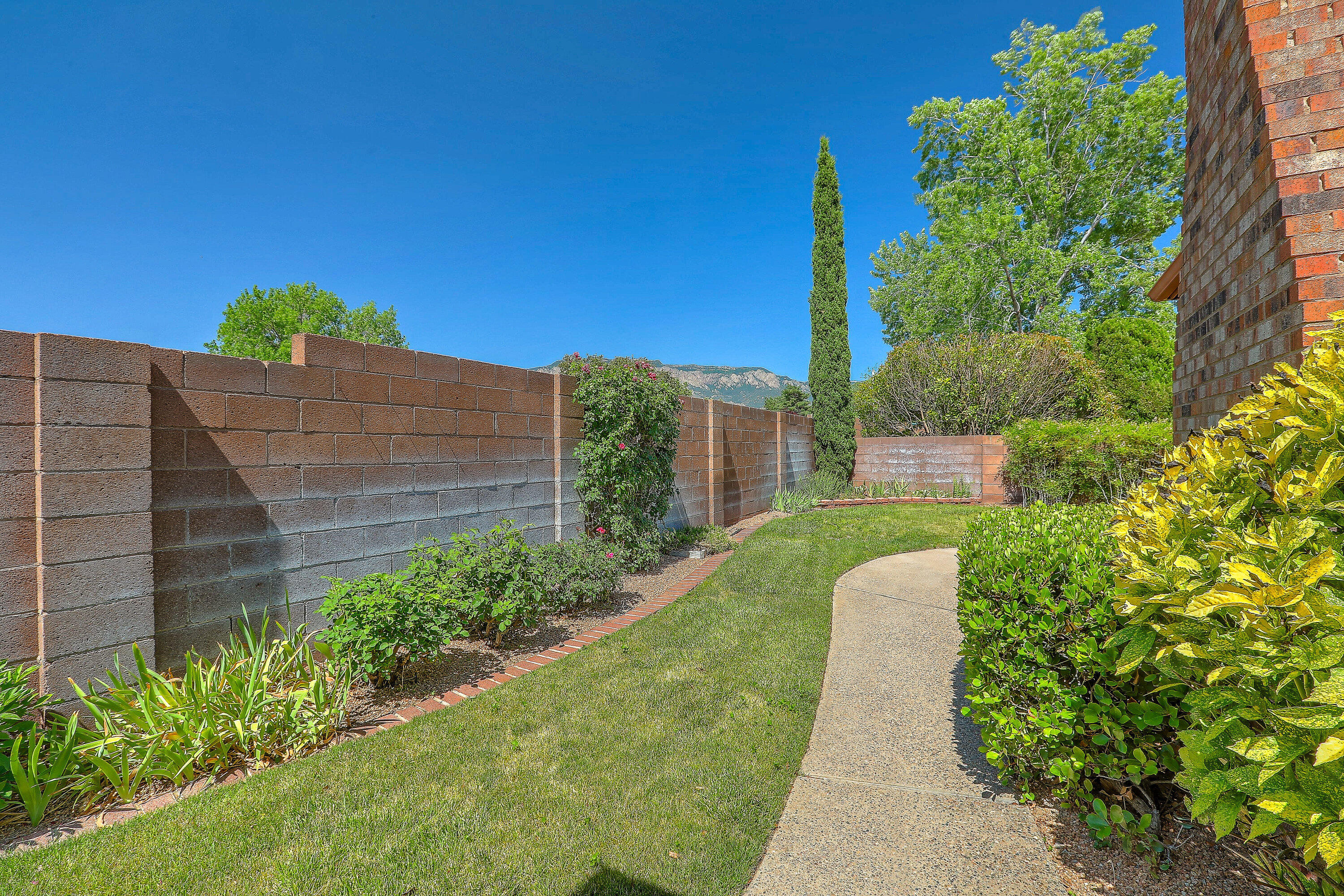 9339 ADMIRAL LOWELL Place NE