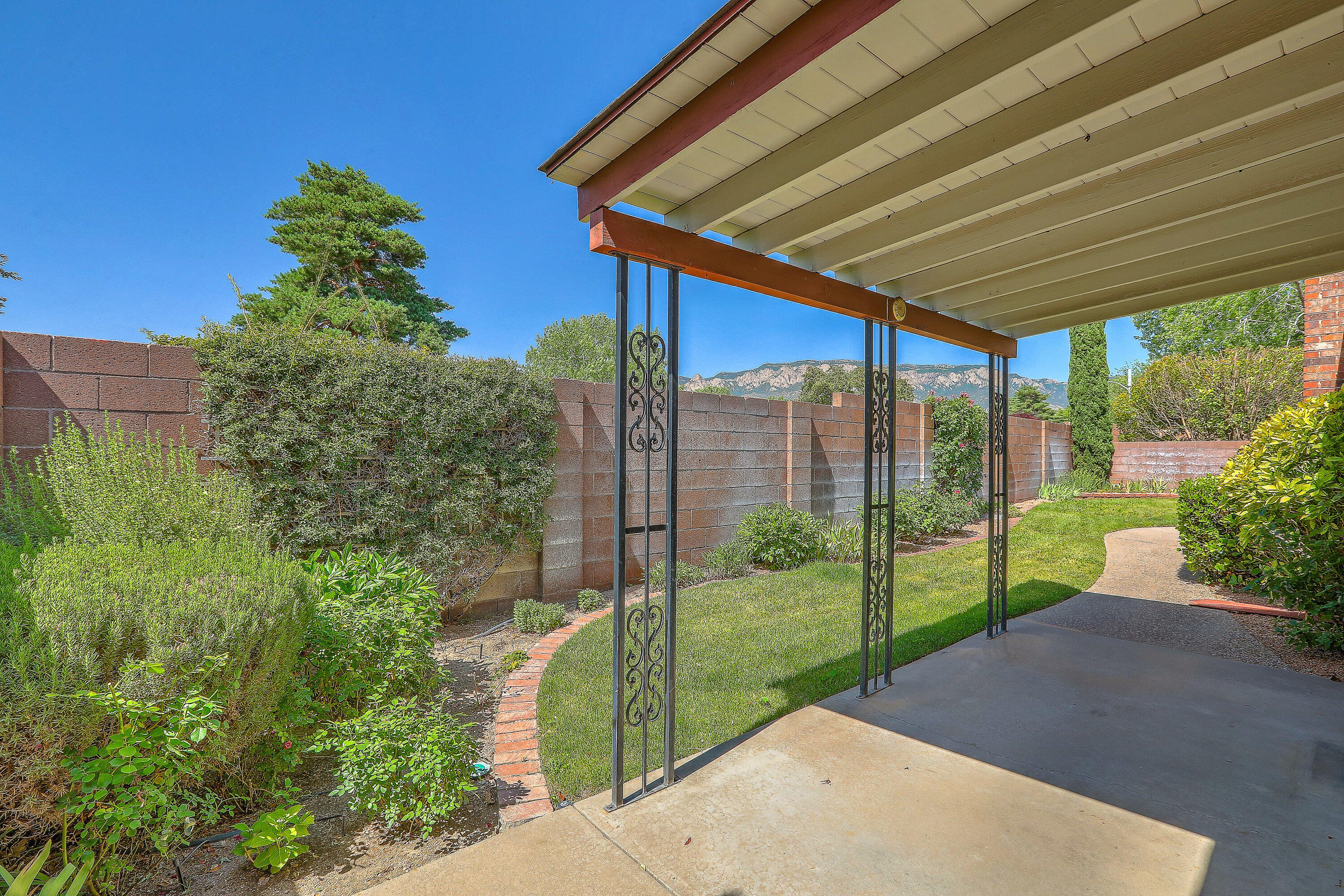 9339 ADMIRAL LOWELL Place NE