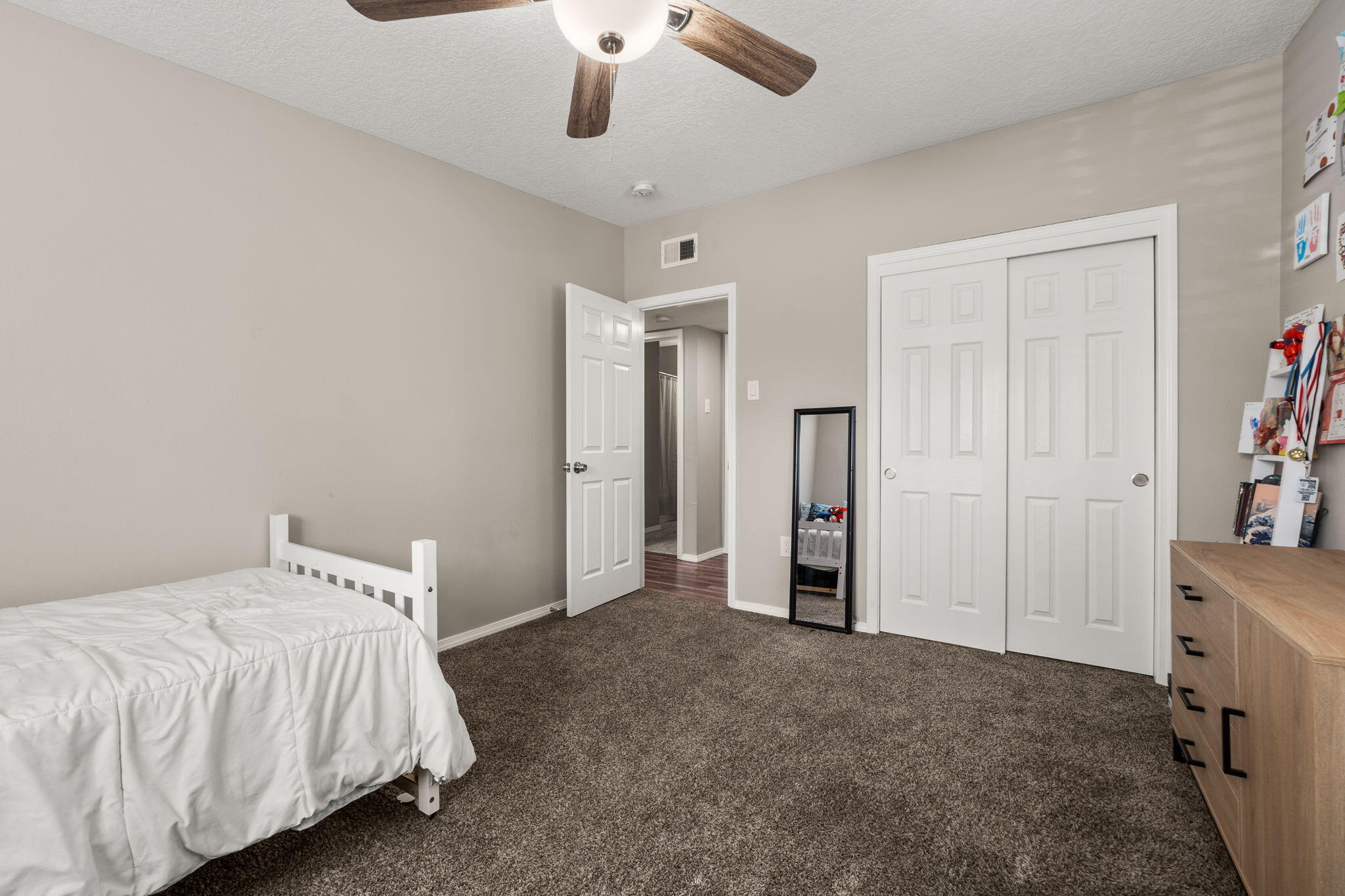 606 ESPANOLA Street NE