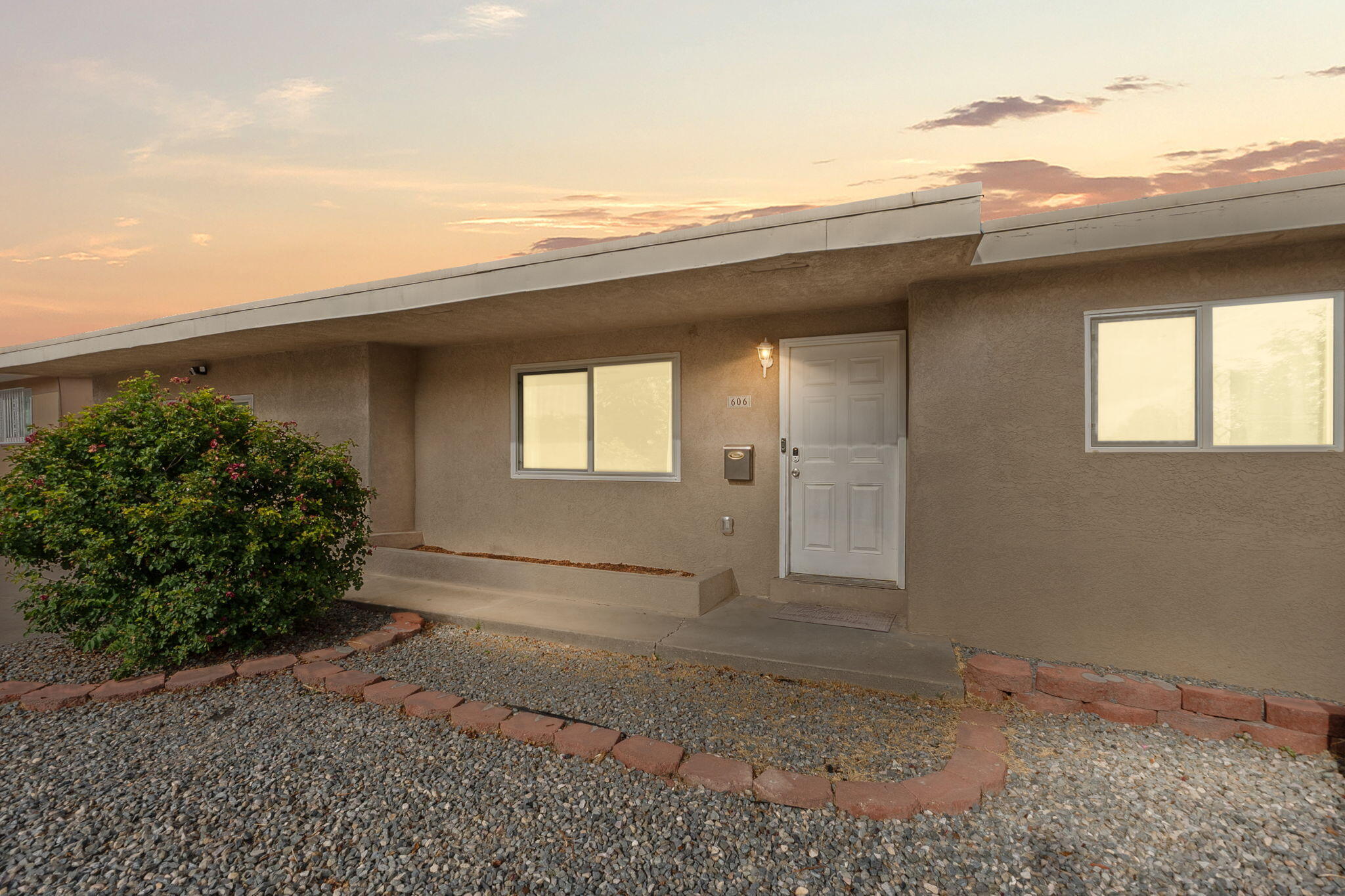 606 ESPANOLA Street NE