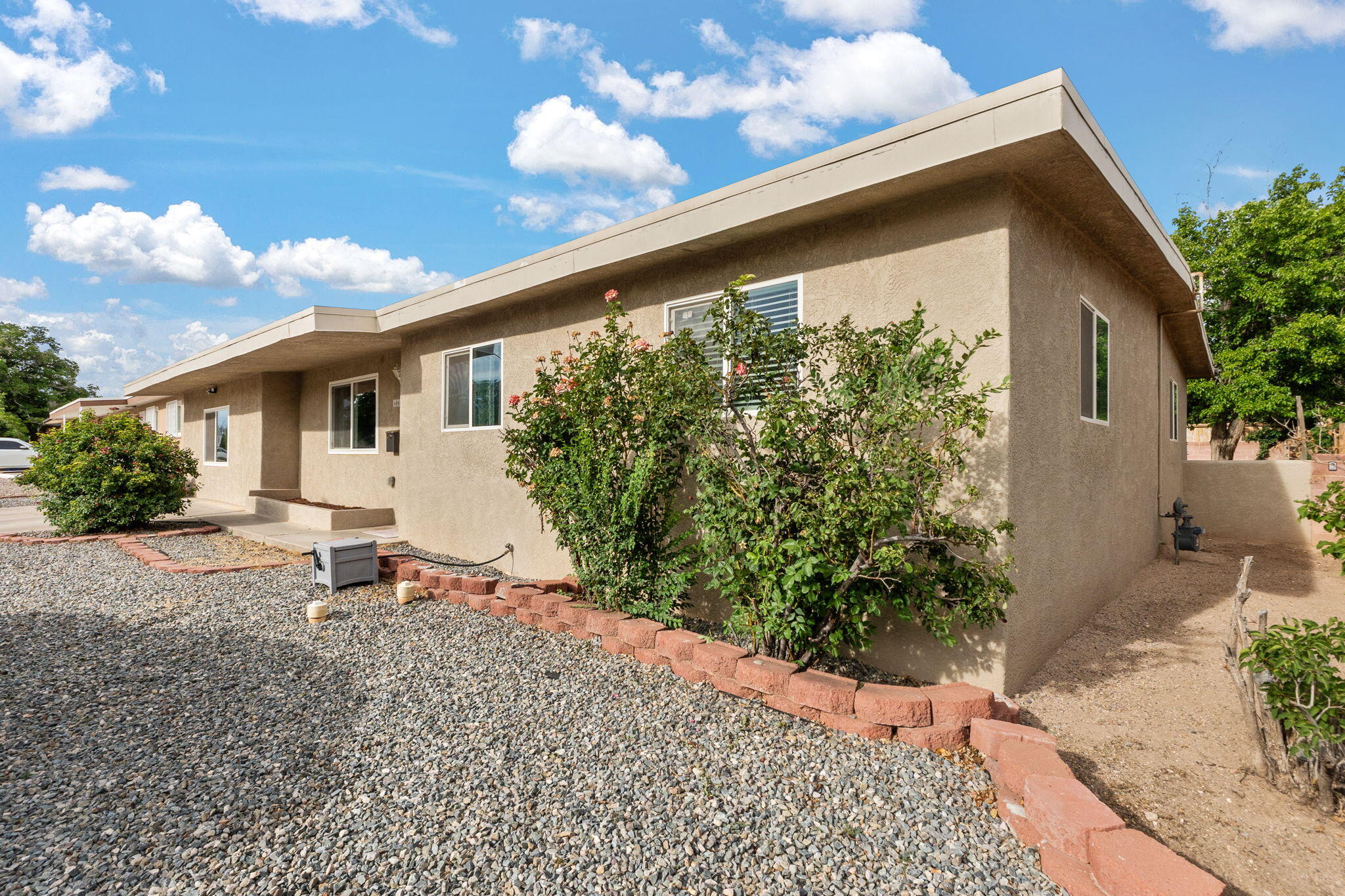 606 ESPANOLA Street NE