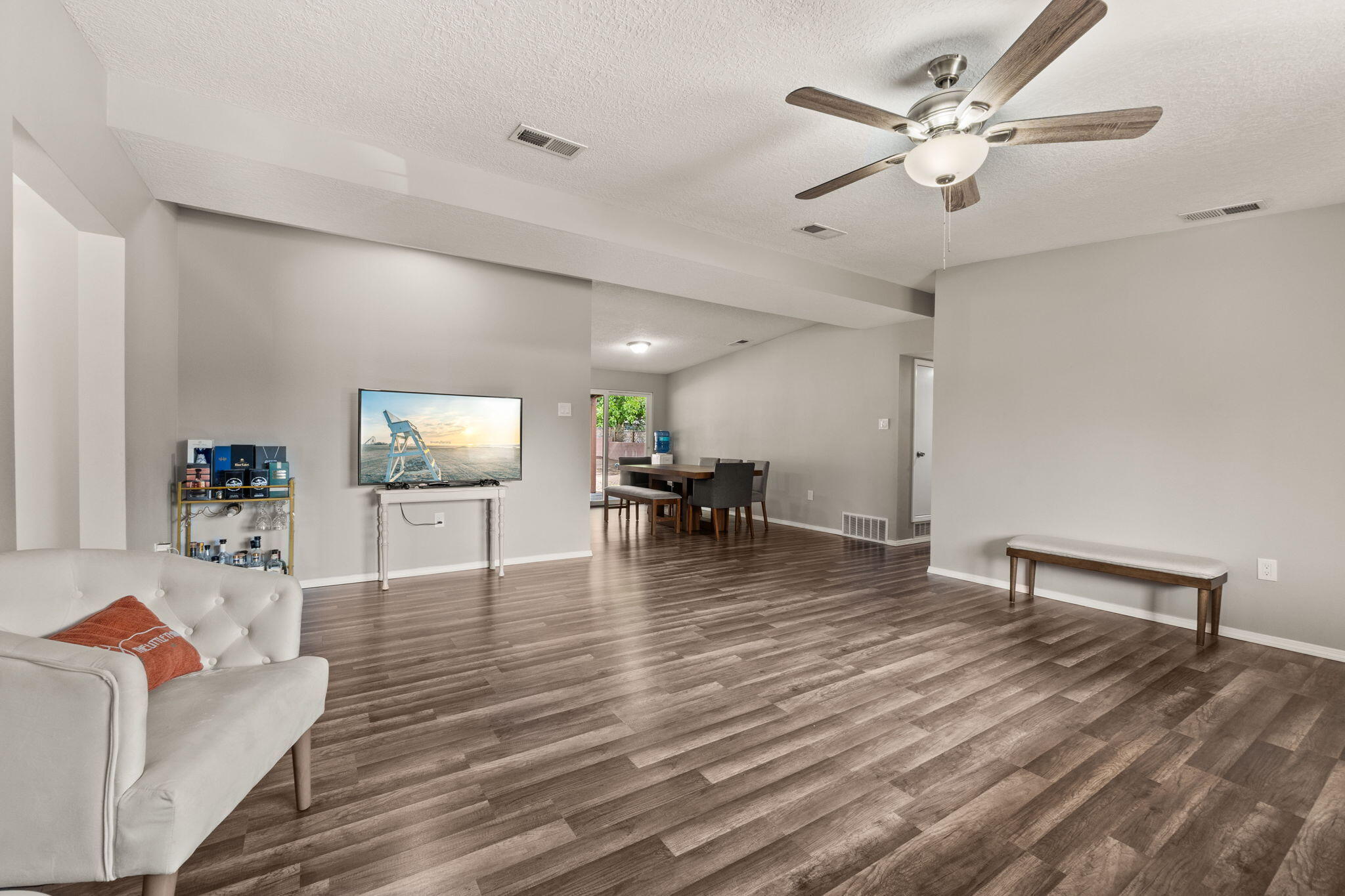 606 ESPANOLA Street NE