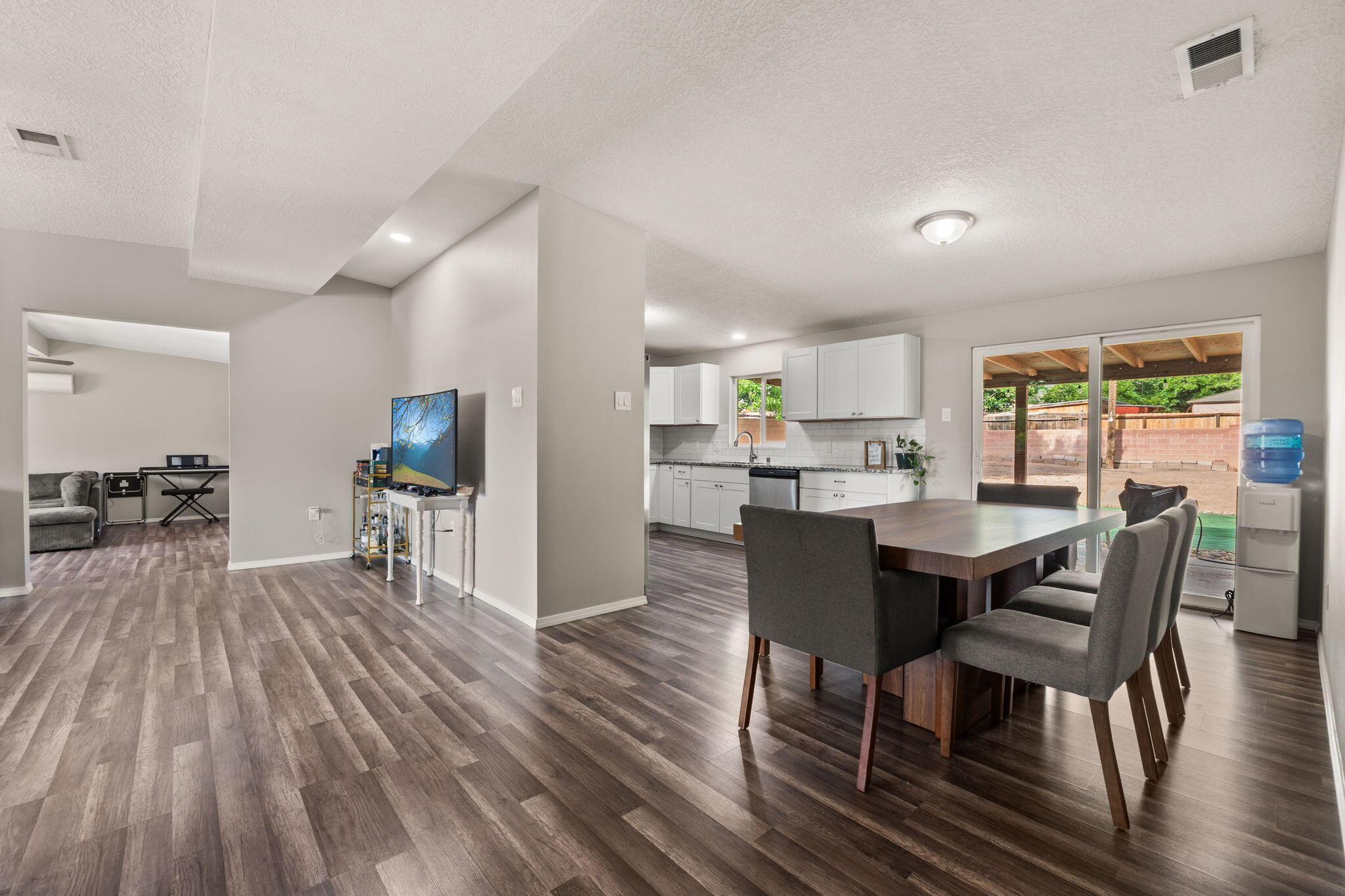 606 ESPANOLA Street NE