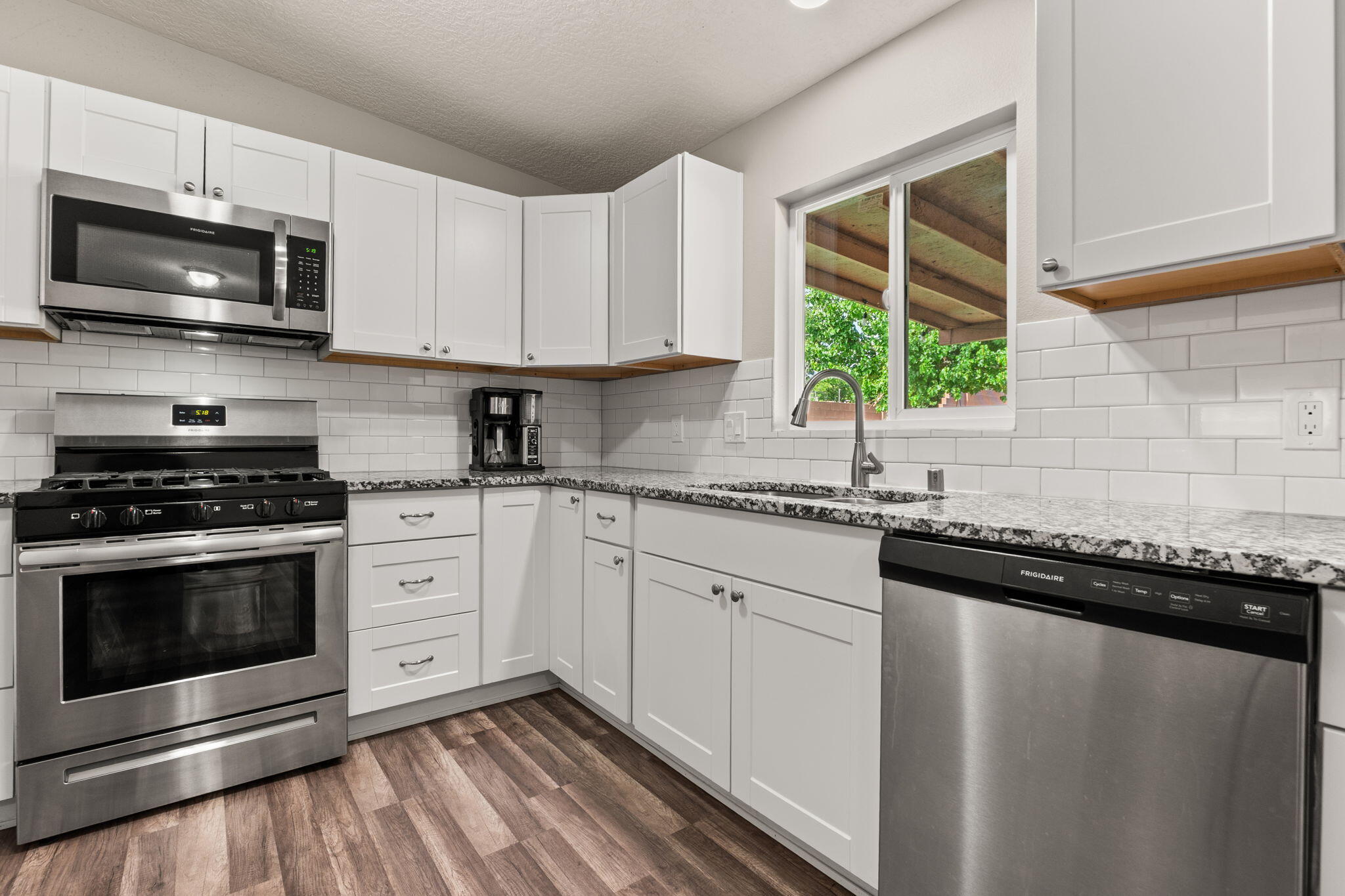 606 ESPANOLA Street NE