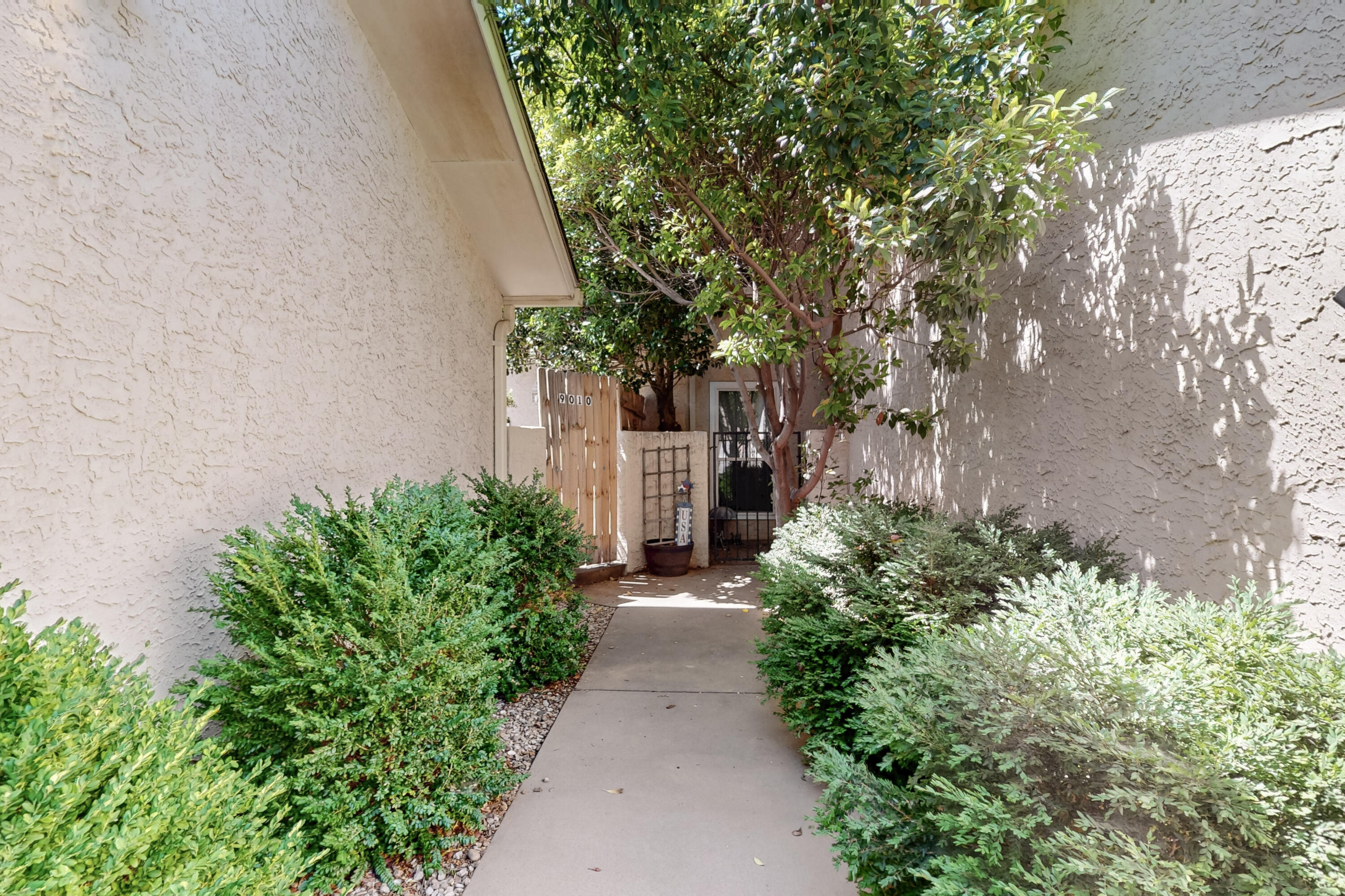 9010 Hendrix Road NE