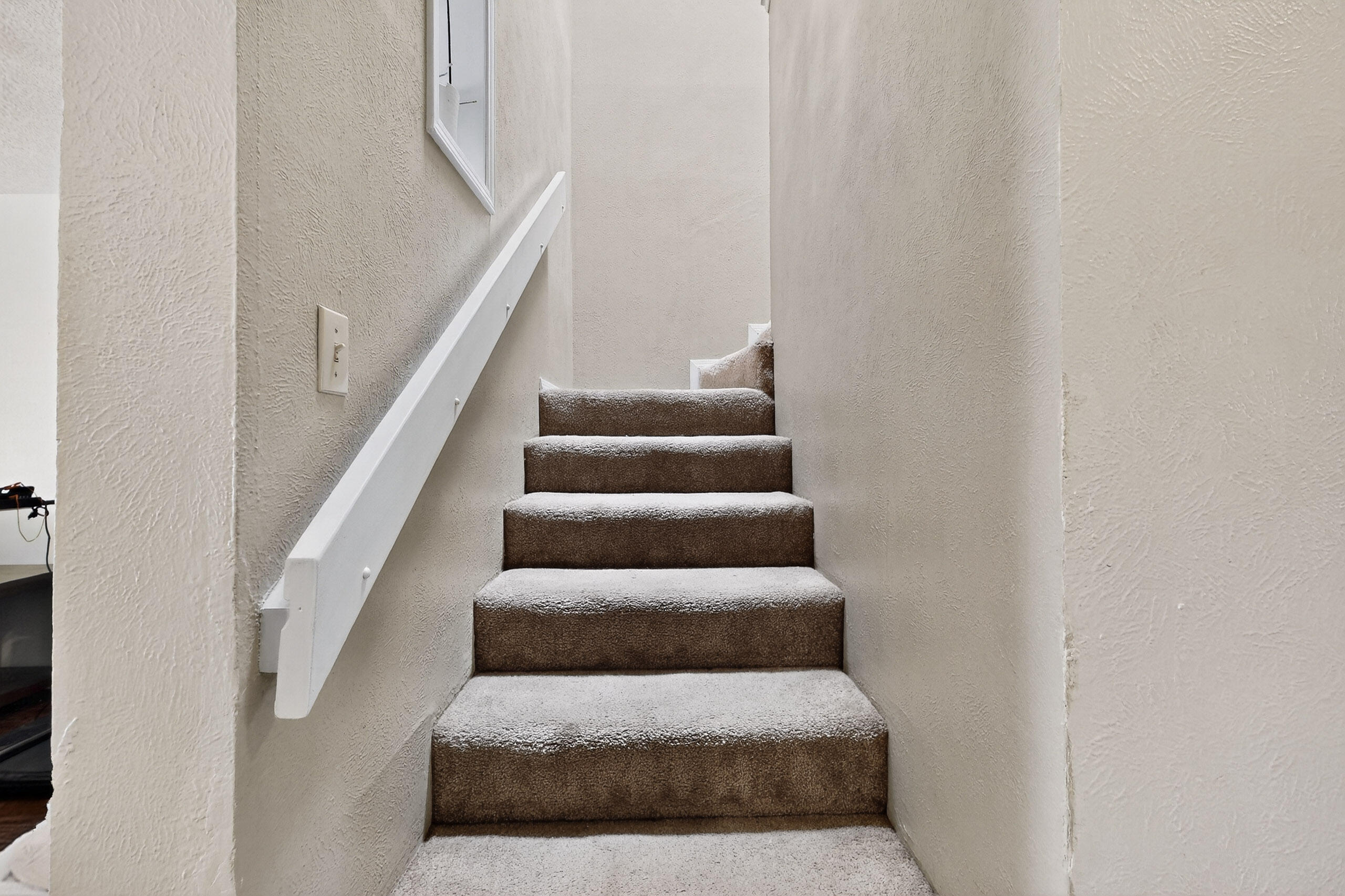 9010 Hendrix Road NE