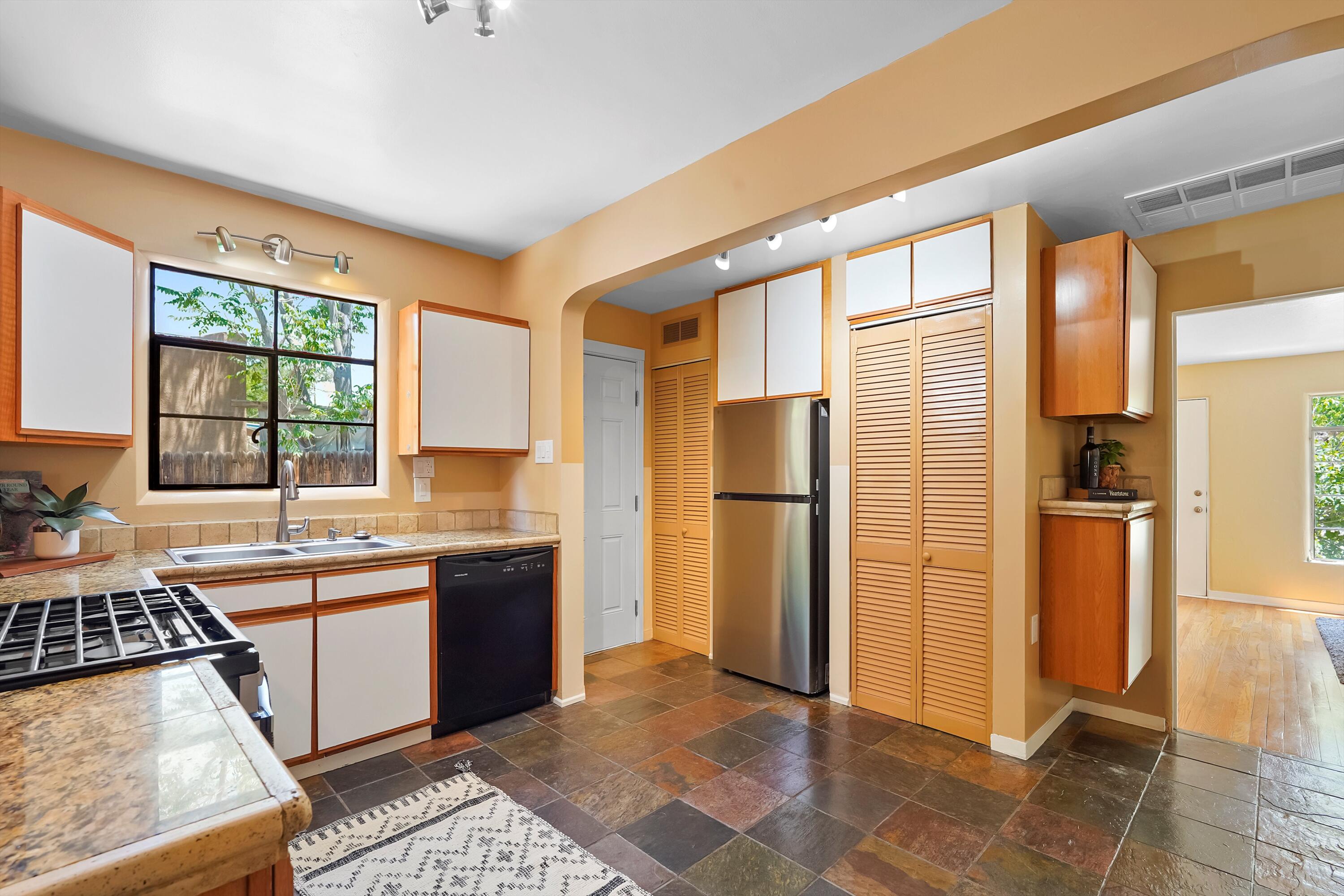 520 CARLISLE Boulevard NE