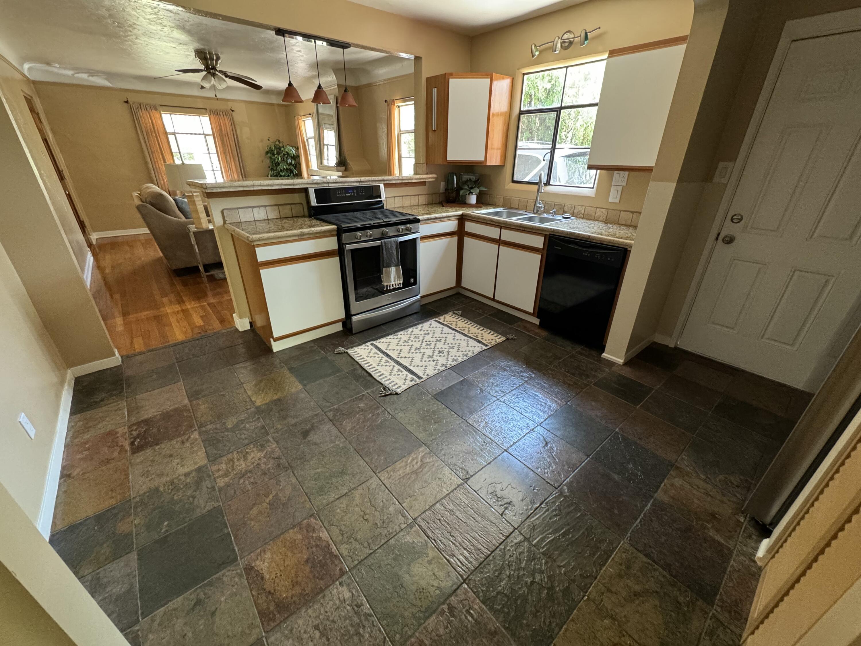 520 CARLISLE Boulevard NE