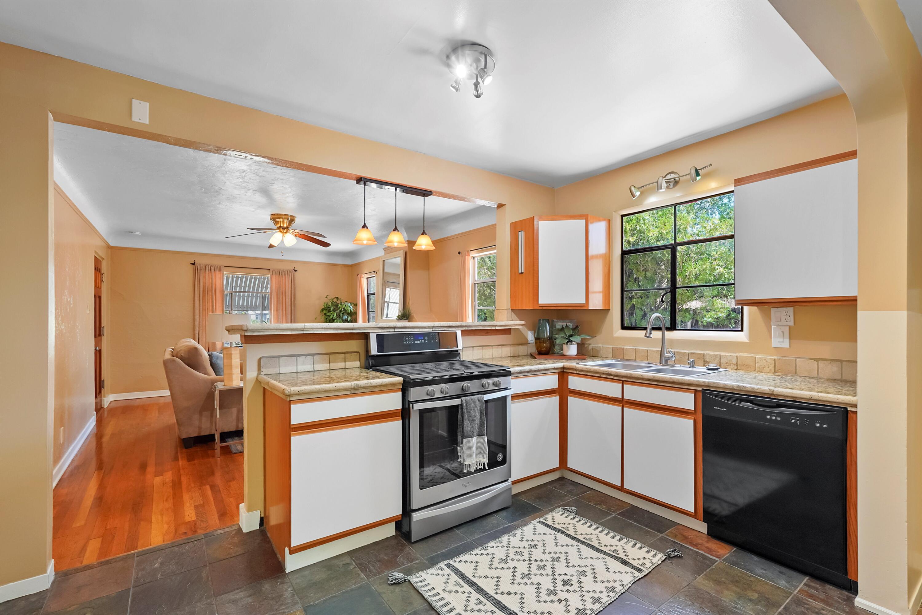 520 CARLISLE Boulevard NE