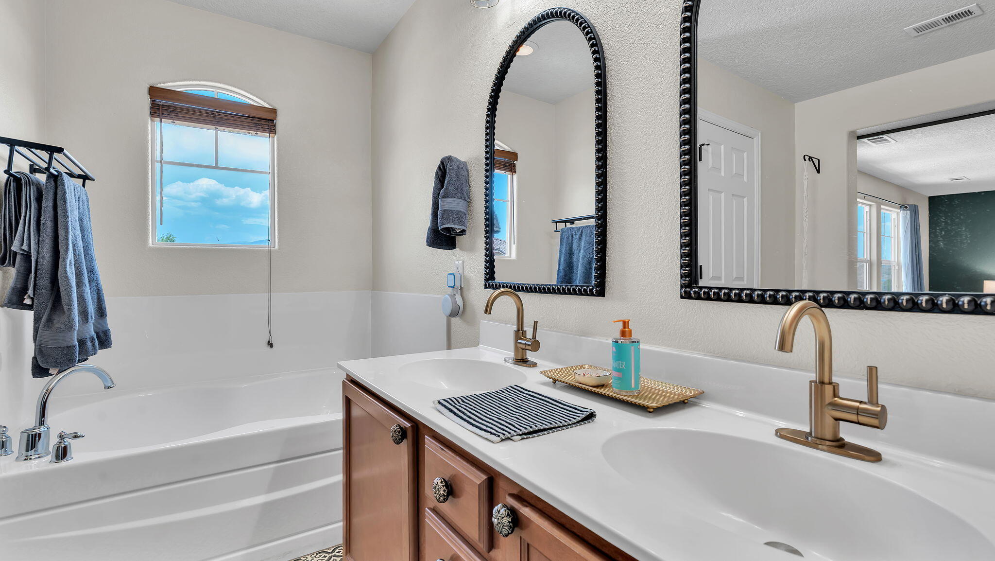 409 VISTA ROJA Place