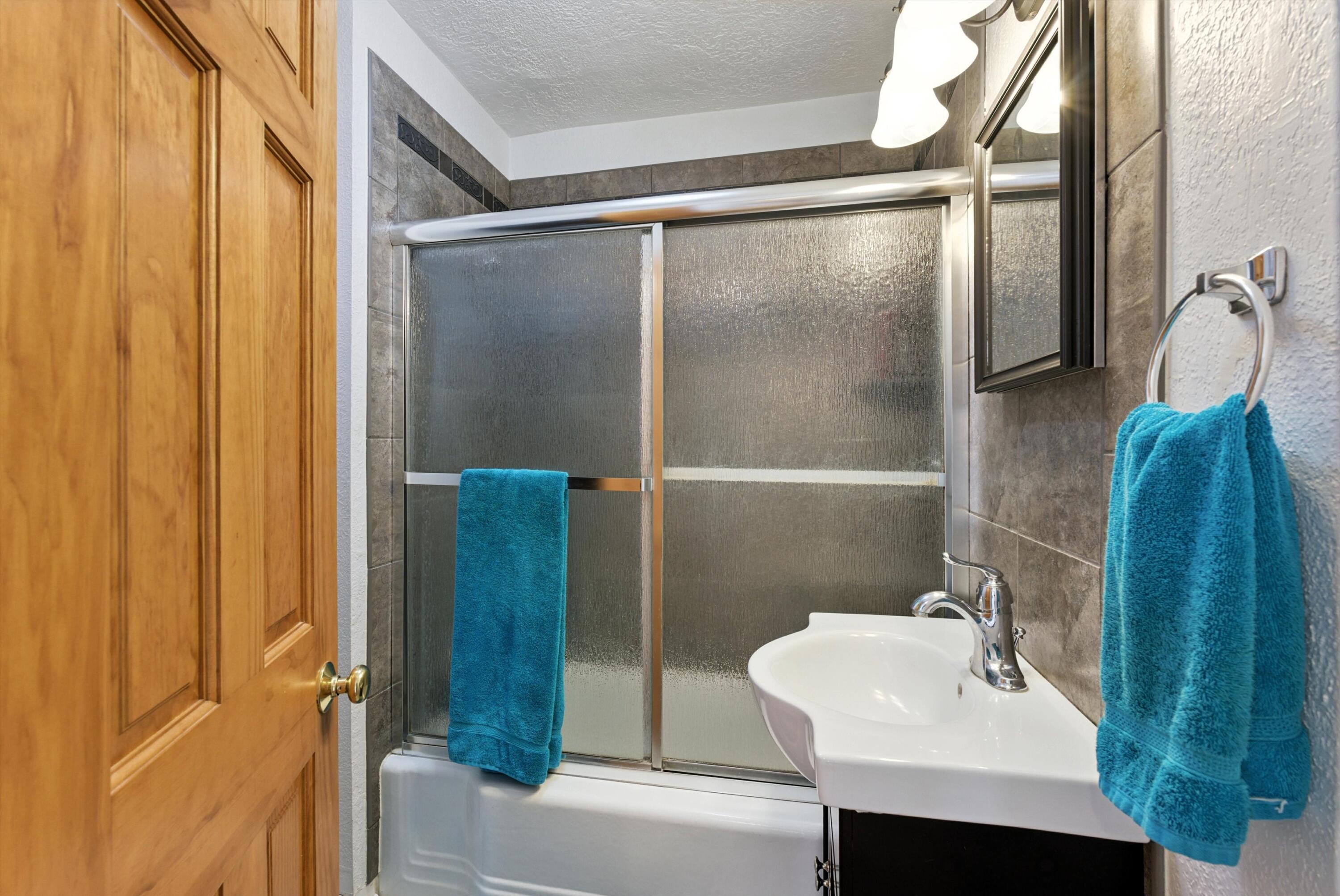 828 CHARLES Place NW