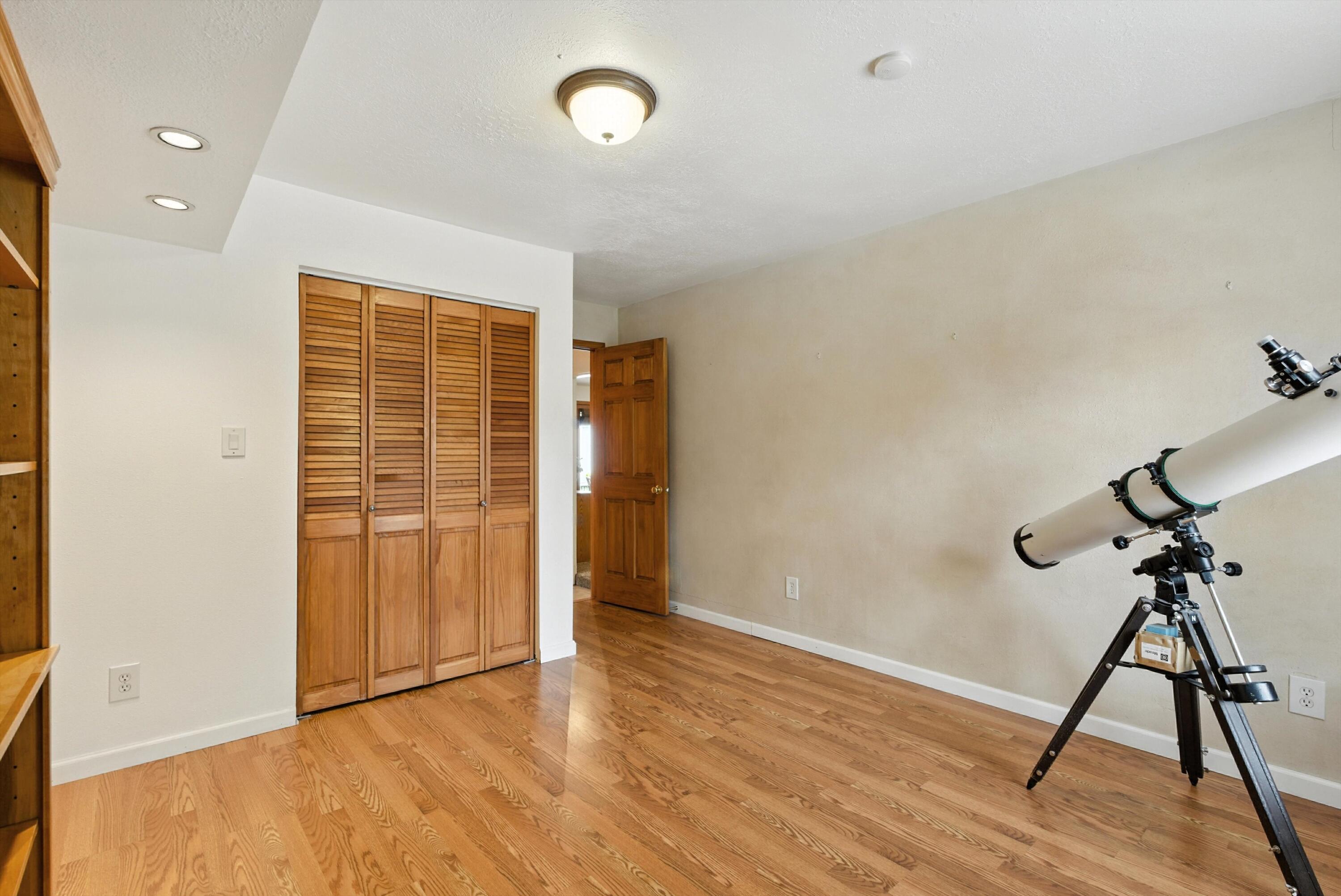 828 CHARLES Place NW