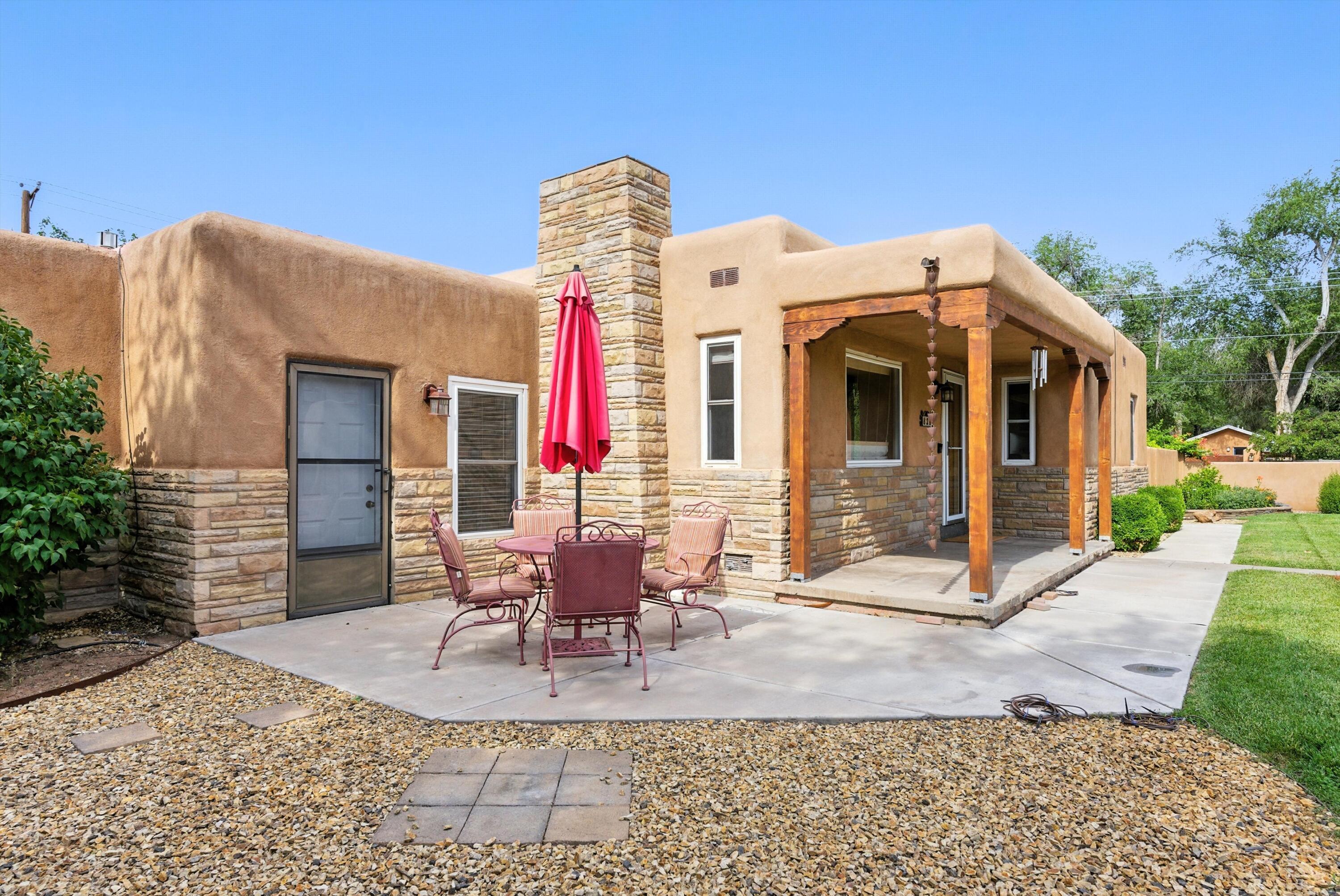 828 CHARLES Place NW