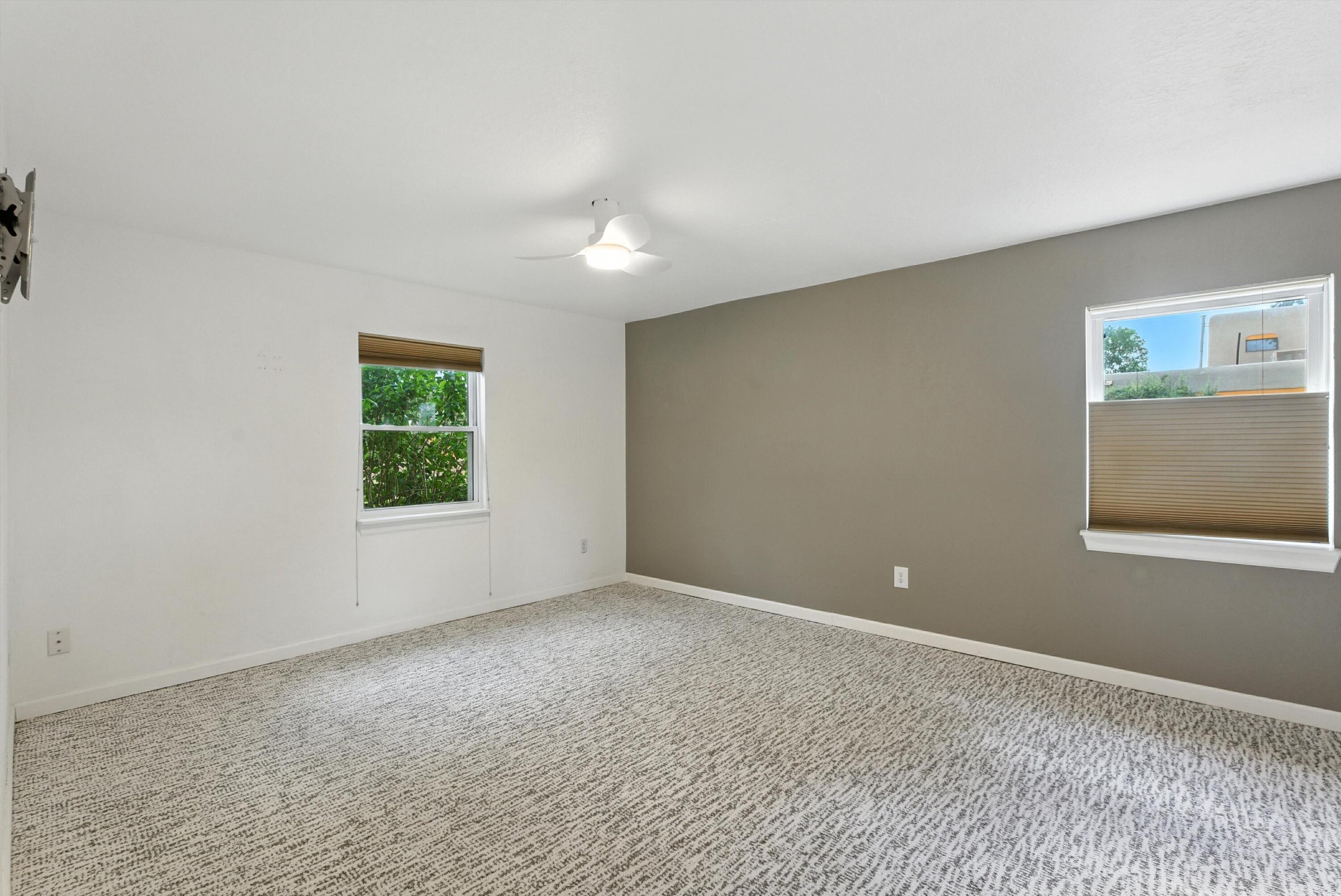 828 CHARLES Place NW