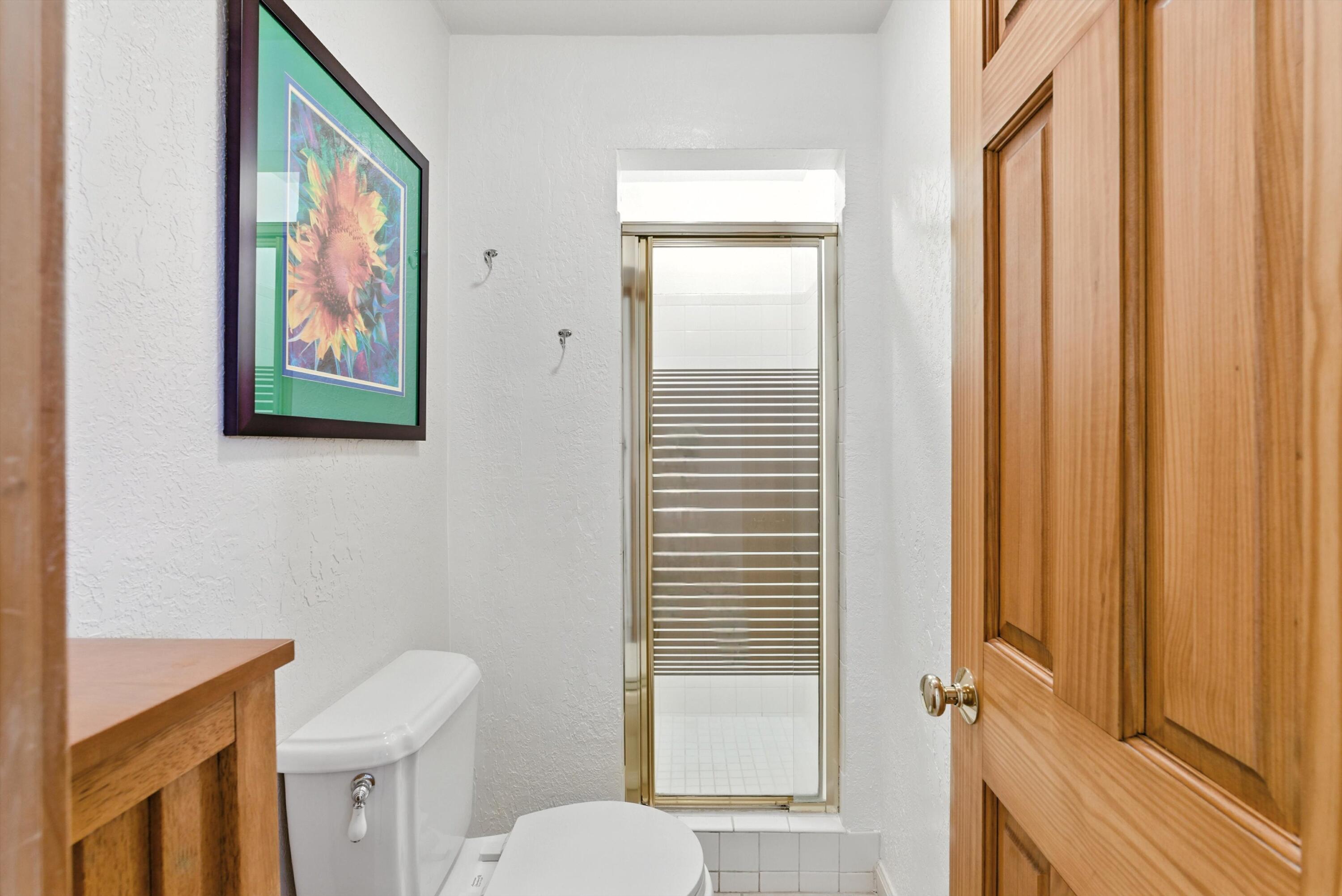 828 CHARLES Place NW