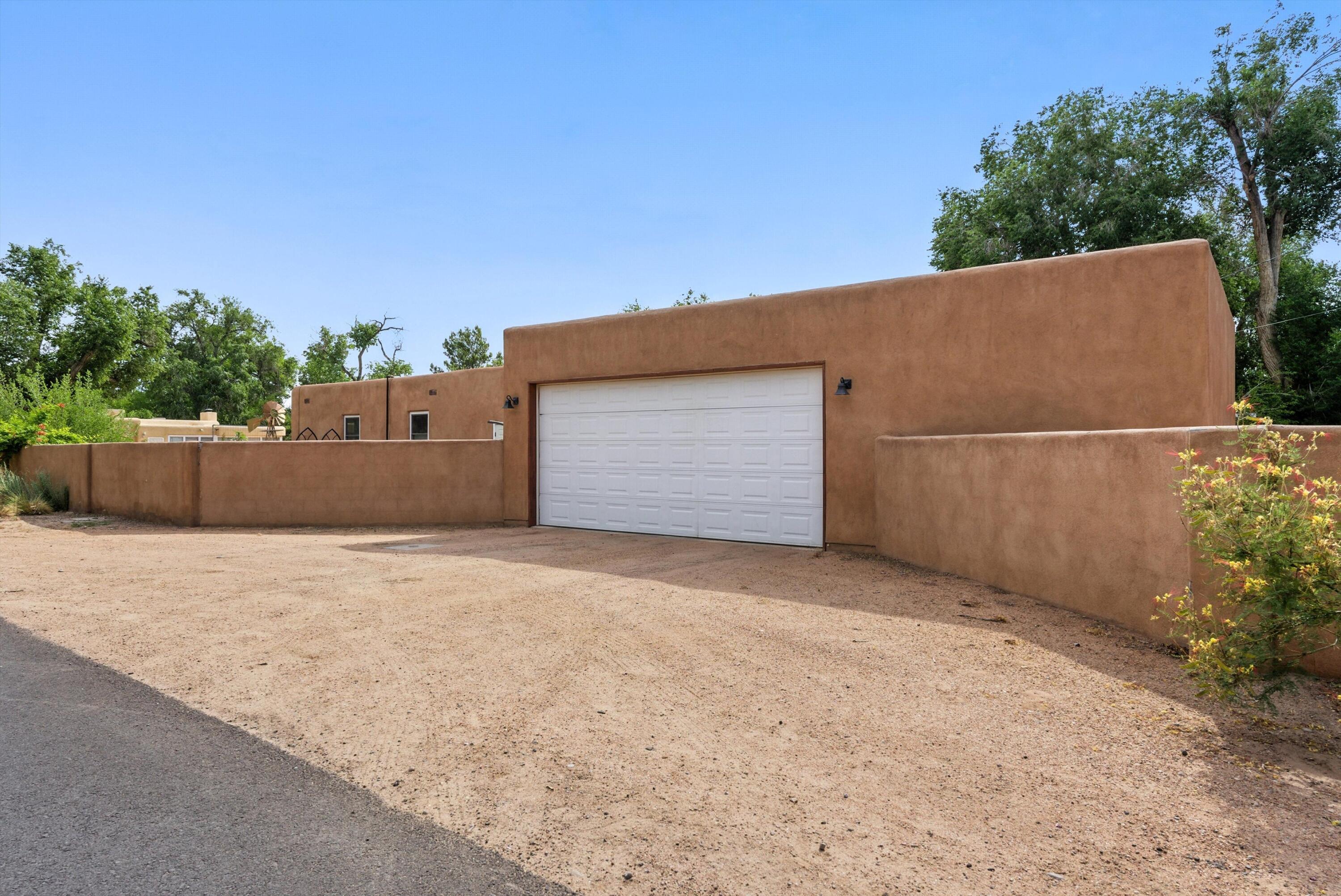 828 CHARLES Place NW