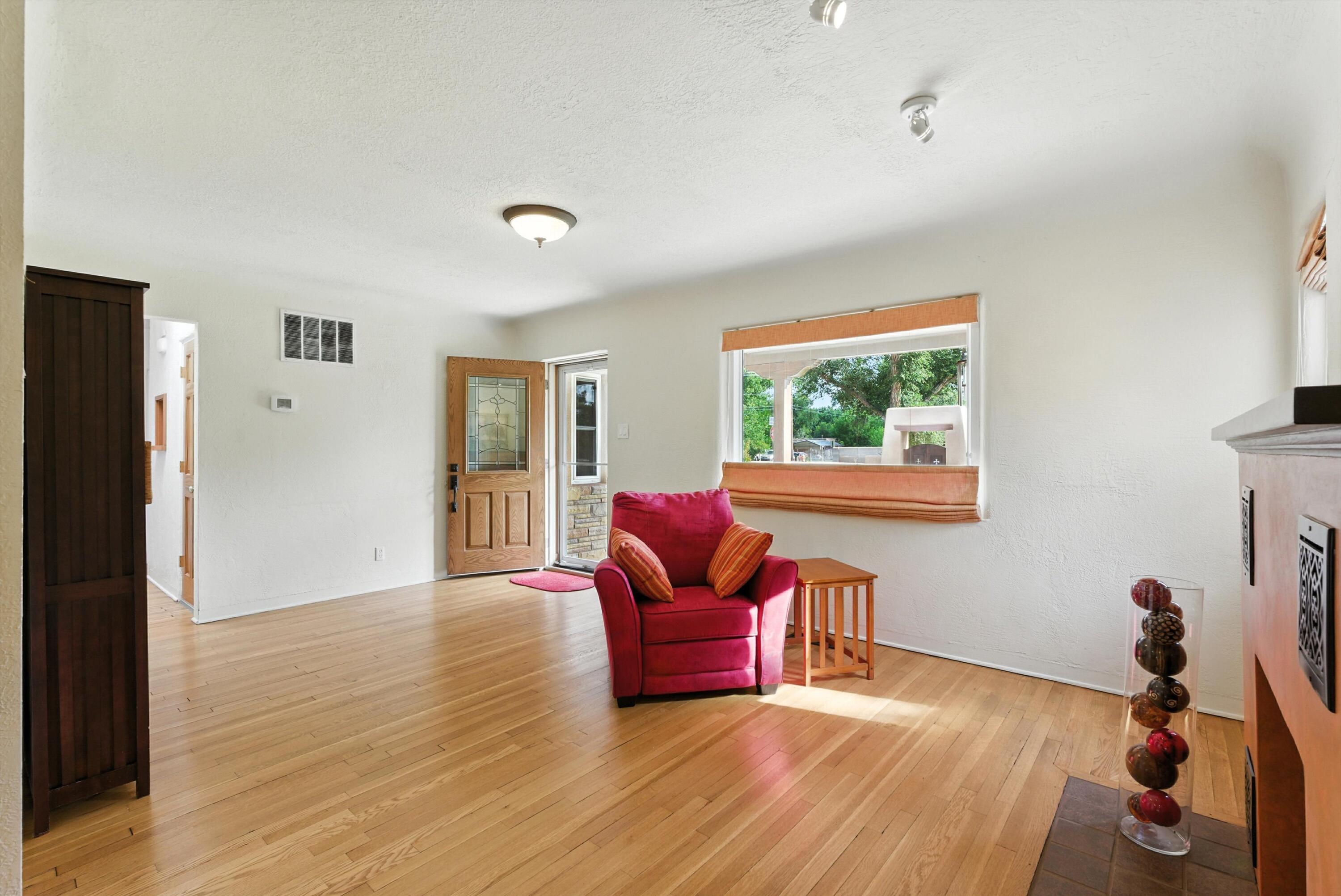 828 CHARLES Place NW