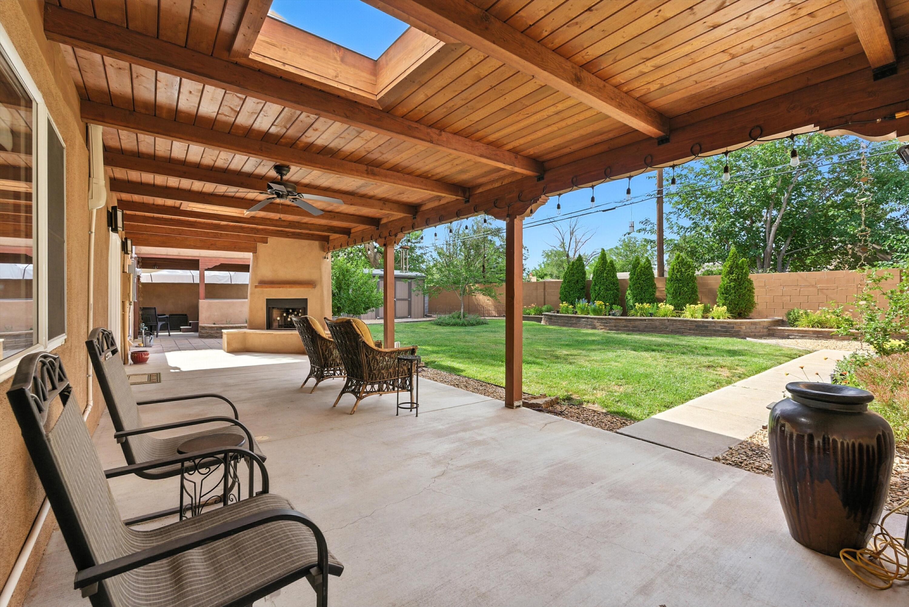 828 CHARLES Place NW