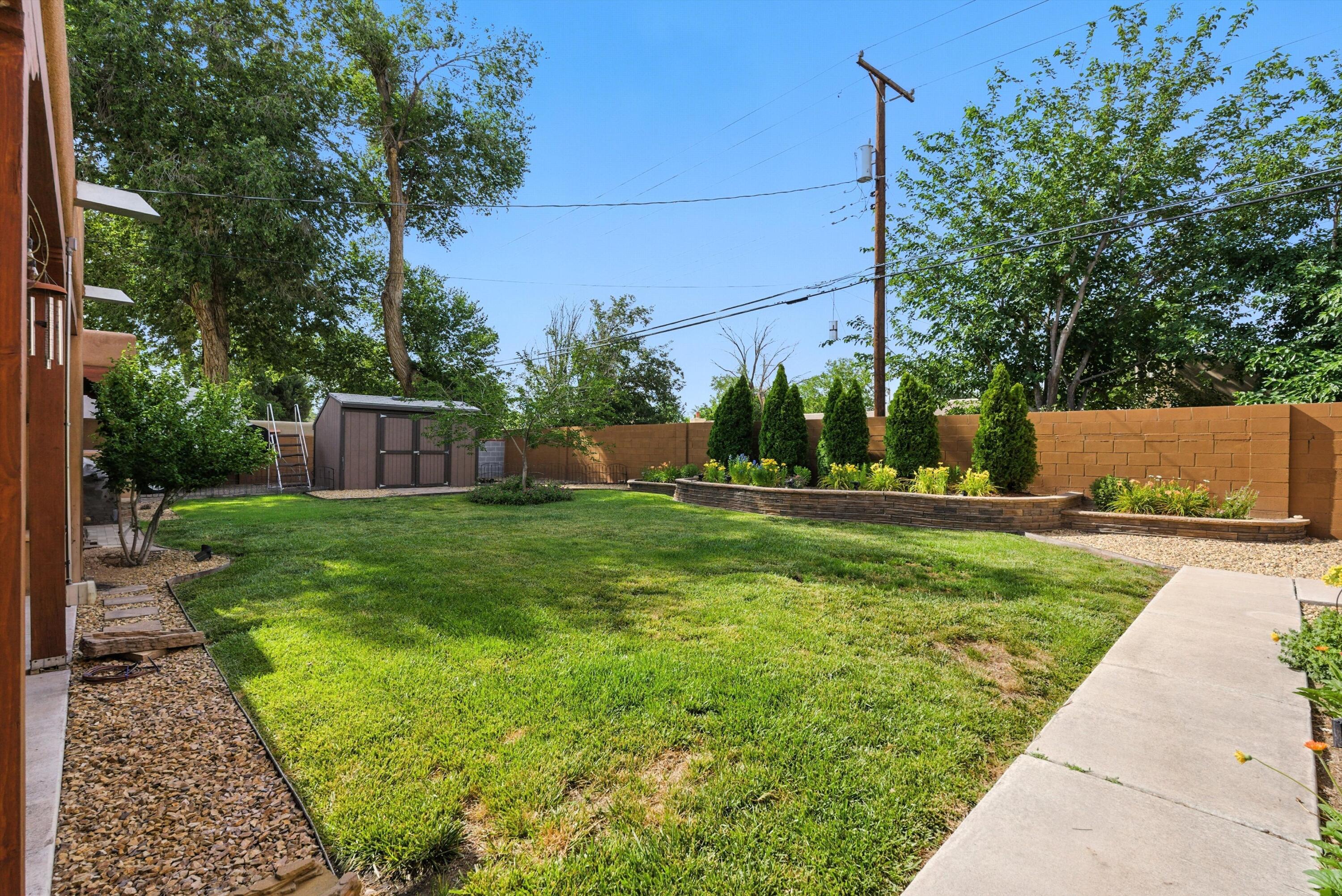 828 CHARLES Place NW