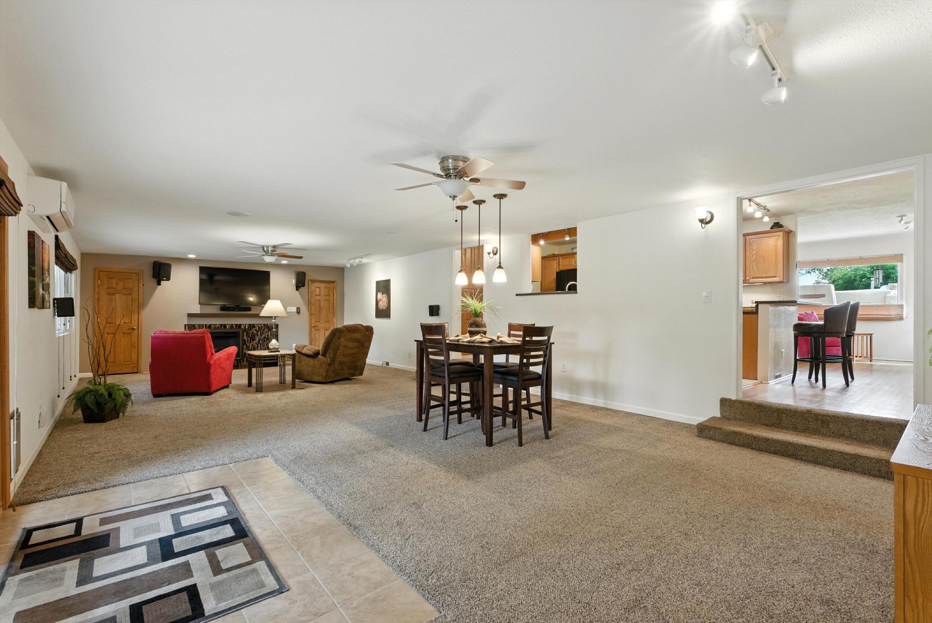 828 CHARLES Place NW