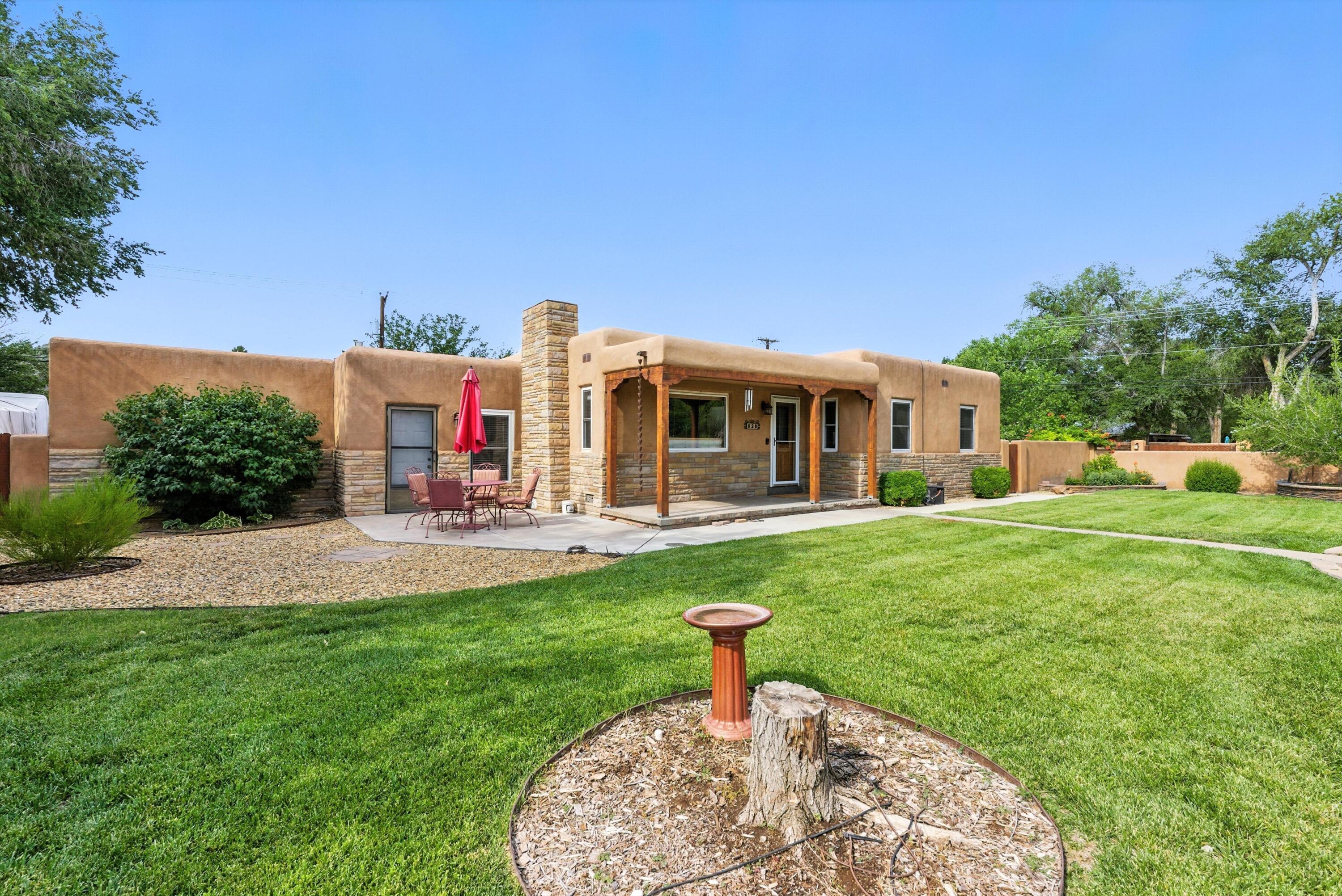 828 CHARLES Place NW