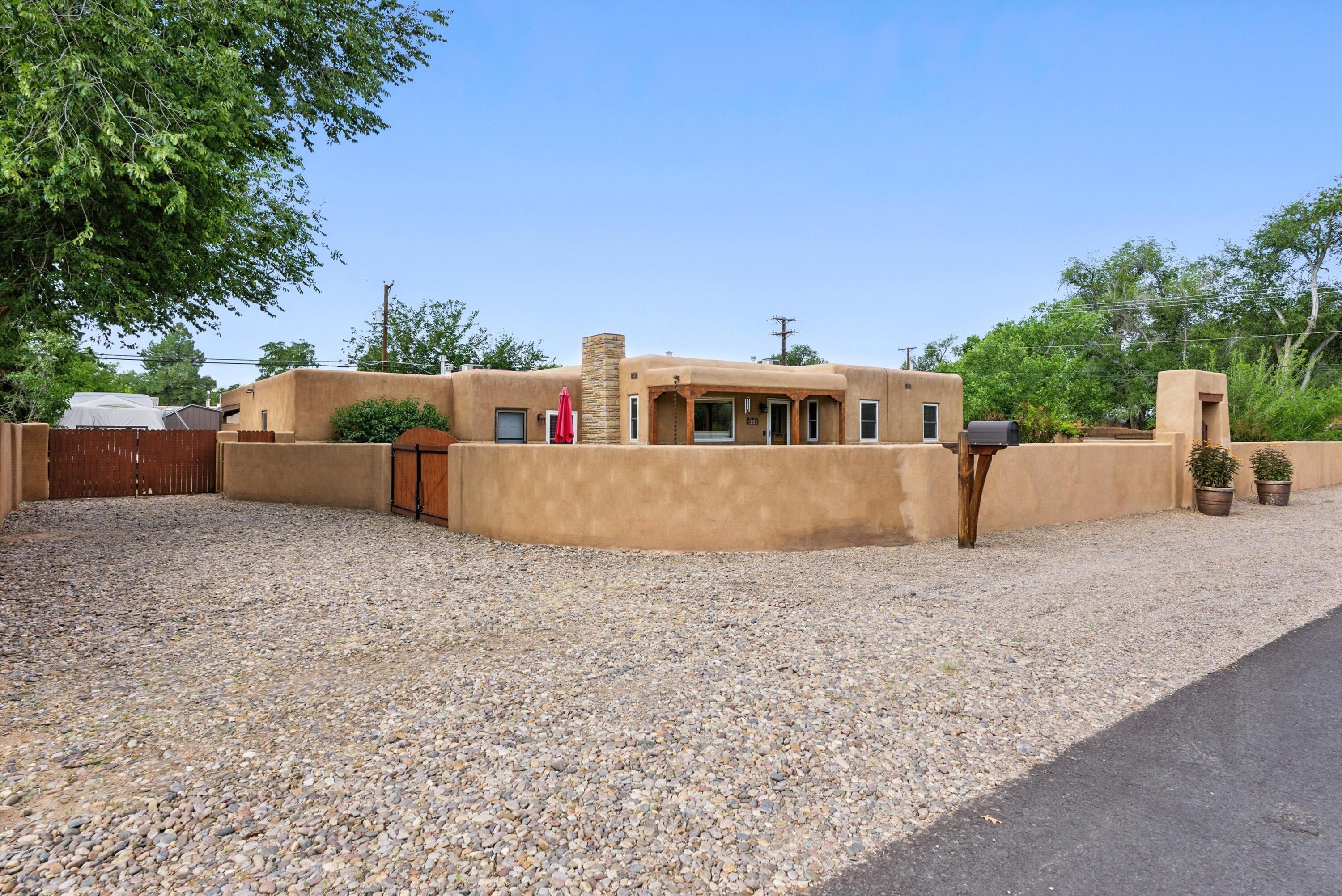 828 CHARLES Place NW