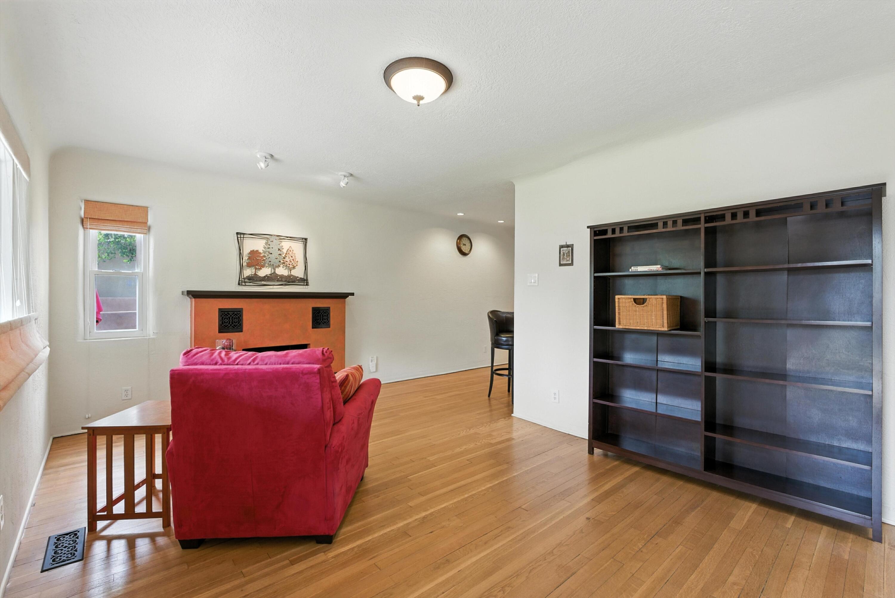 828 CHARLES Place NW