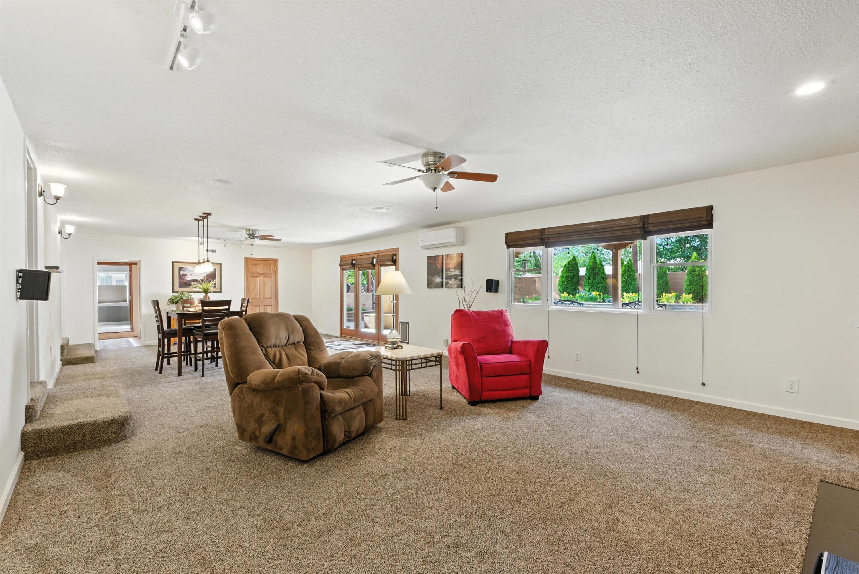 828 CHARLES Place NW