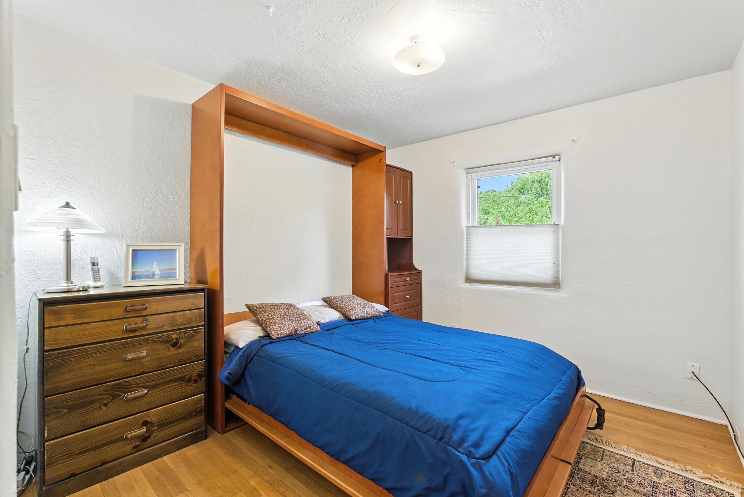 828 CHARLES Place NW