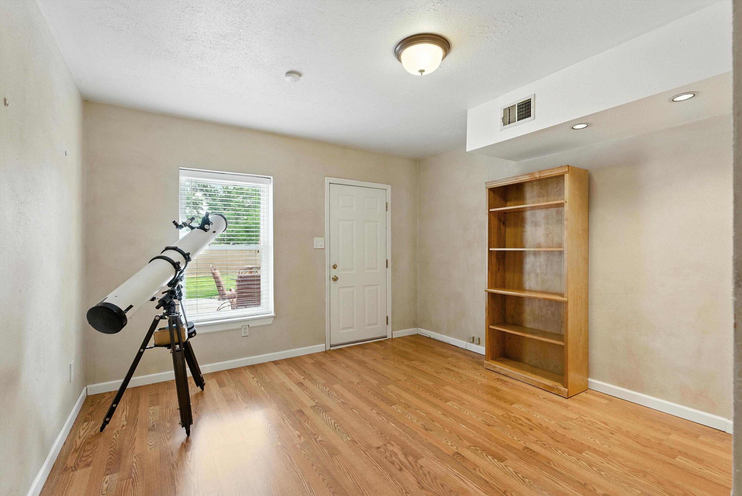 828 CHARLES Place NW