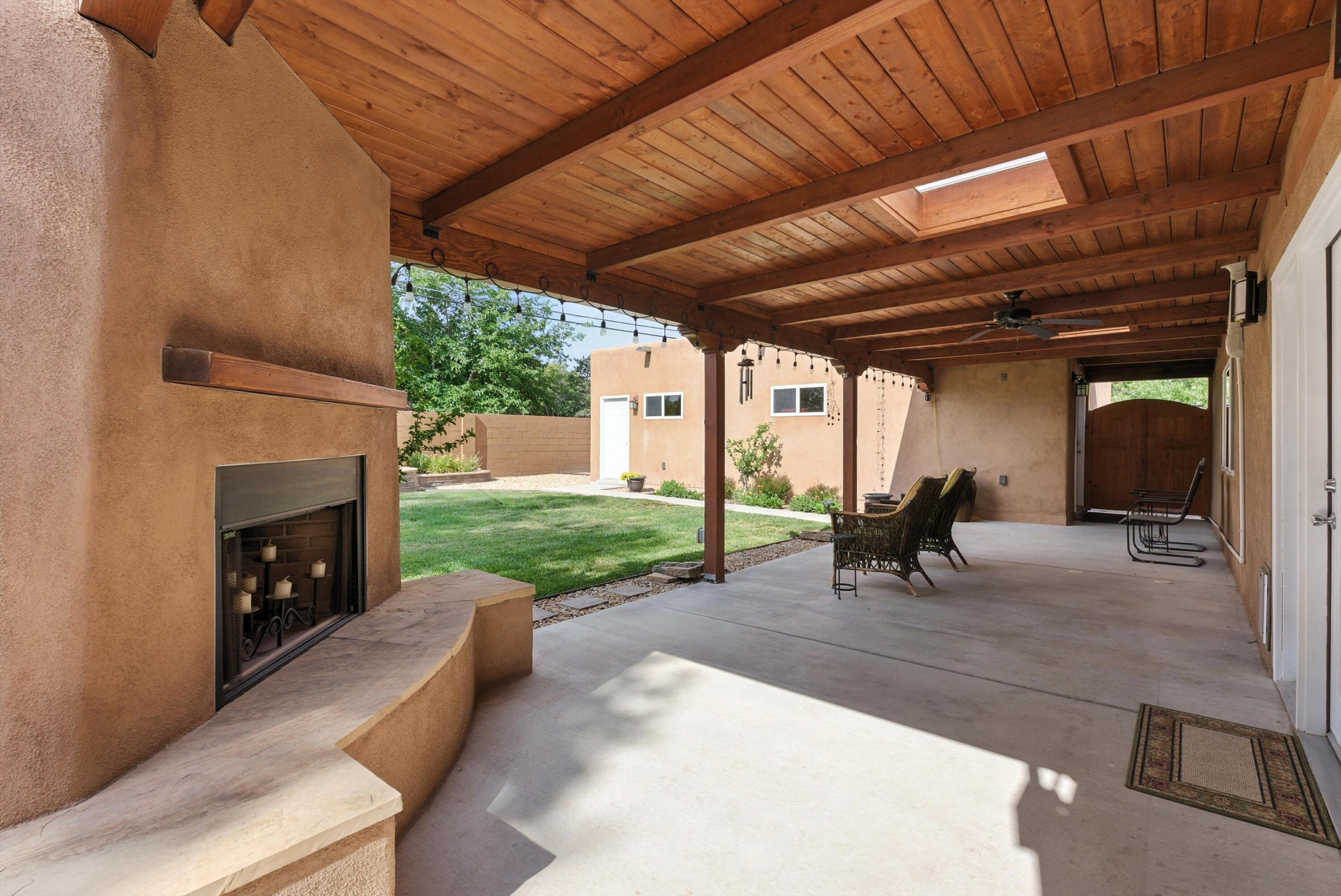 828 CHARLES Place NW