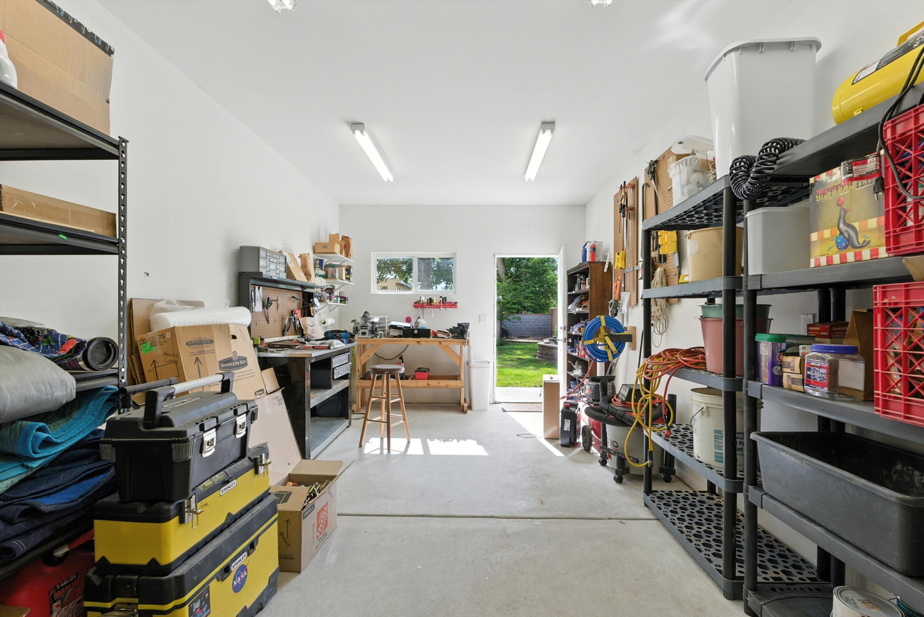 828 CHARLES Place NW